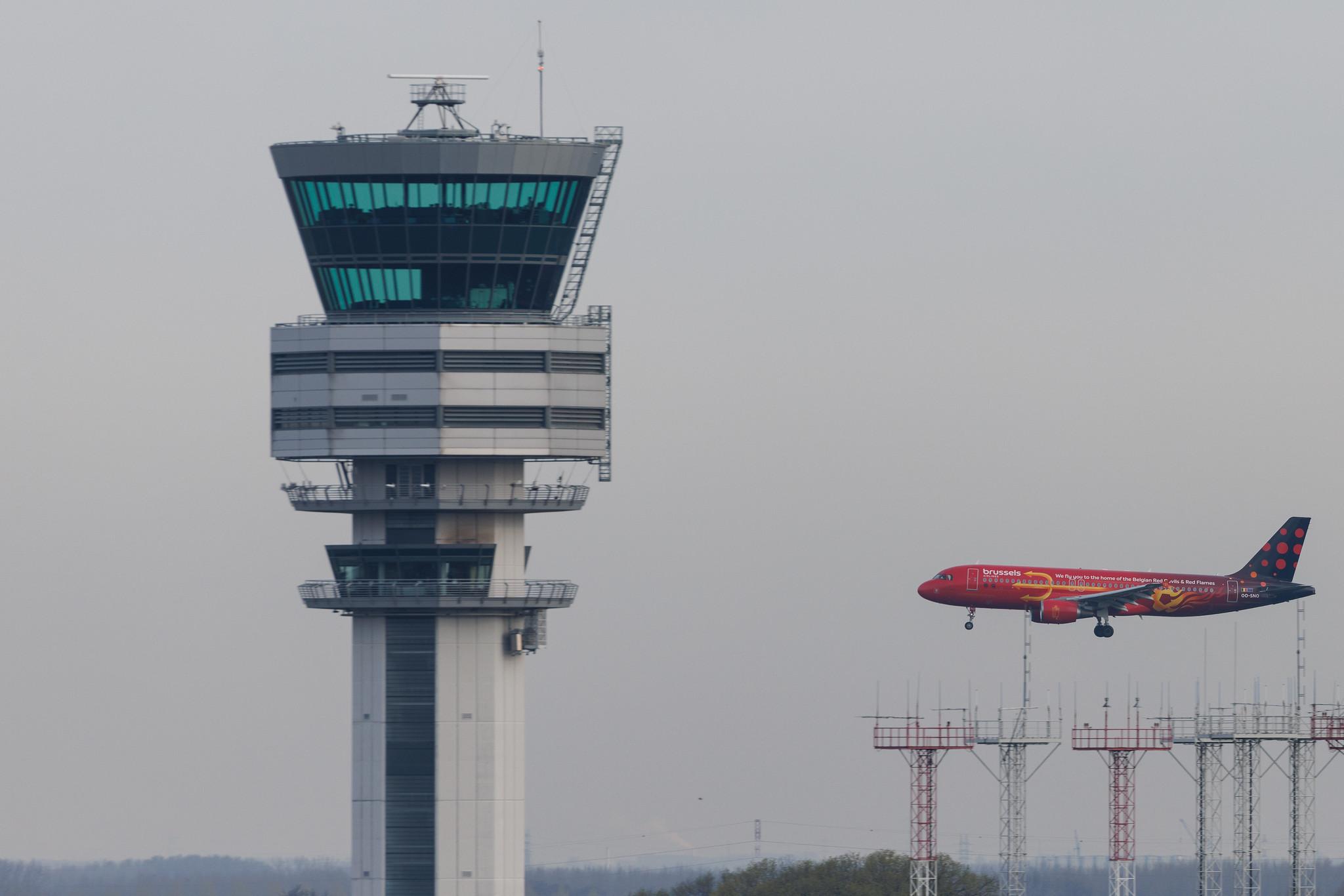 Brussels Airport: Brussels Airlines (SN / BEL) | Livery: Red Devils & Red Flames Livery | Airbus A320-214 A320 | OO-SNO | MSN 03831