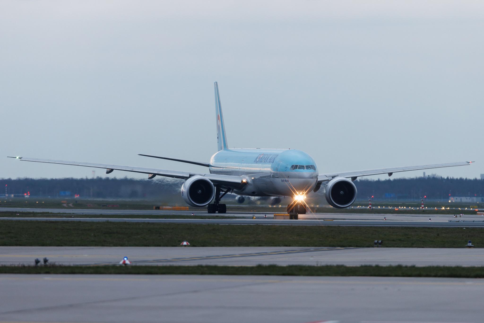 Frankfurt Airport: Korean Air (KE / KAL) | Boeing 777-300(ER) B77W | HL8347 | MSN 63435