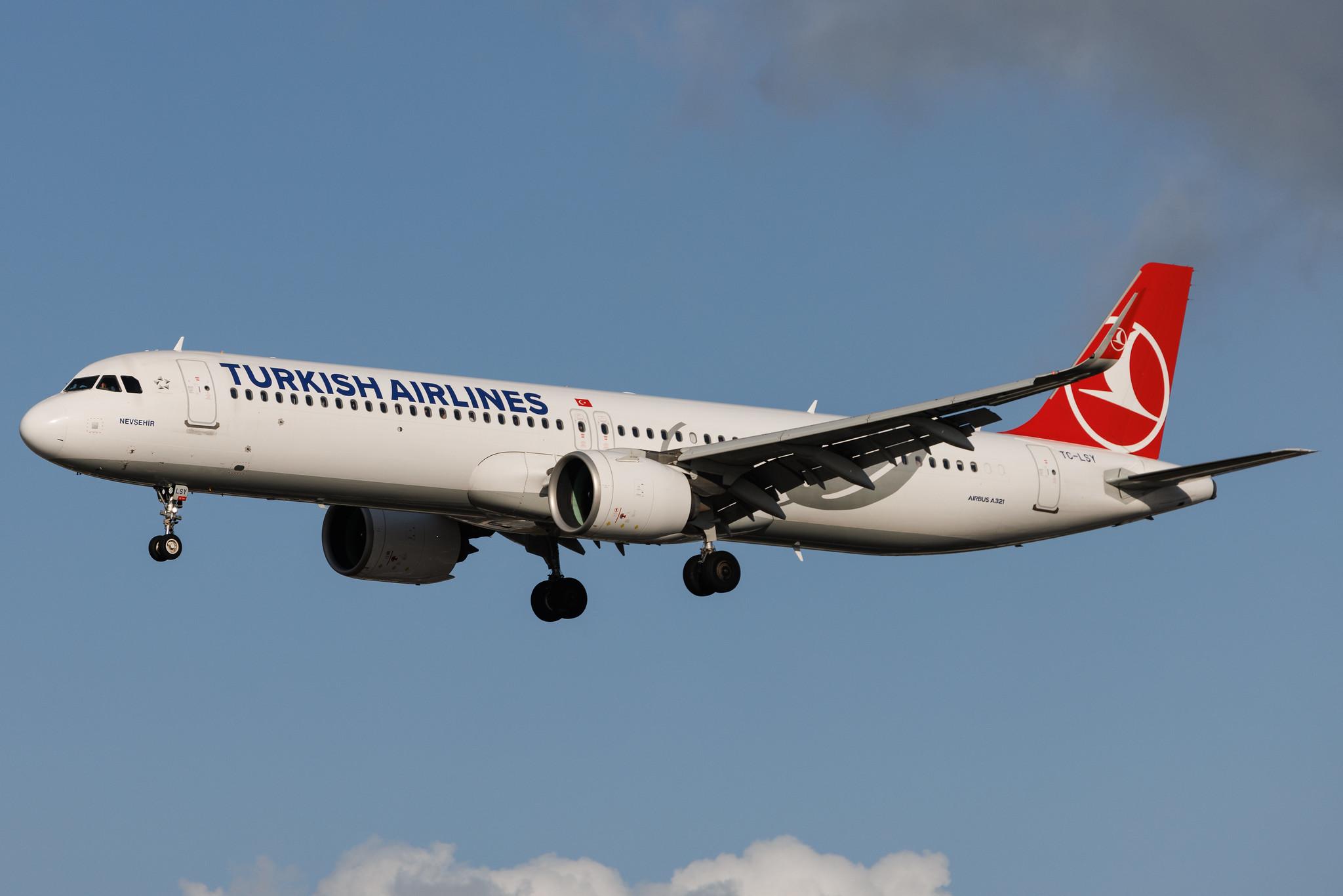 Hamburg Airport: Turkish Airlines (TK / THY) | Airbus A321-271NX A21N | TC-LSY | MSN 9415
