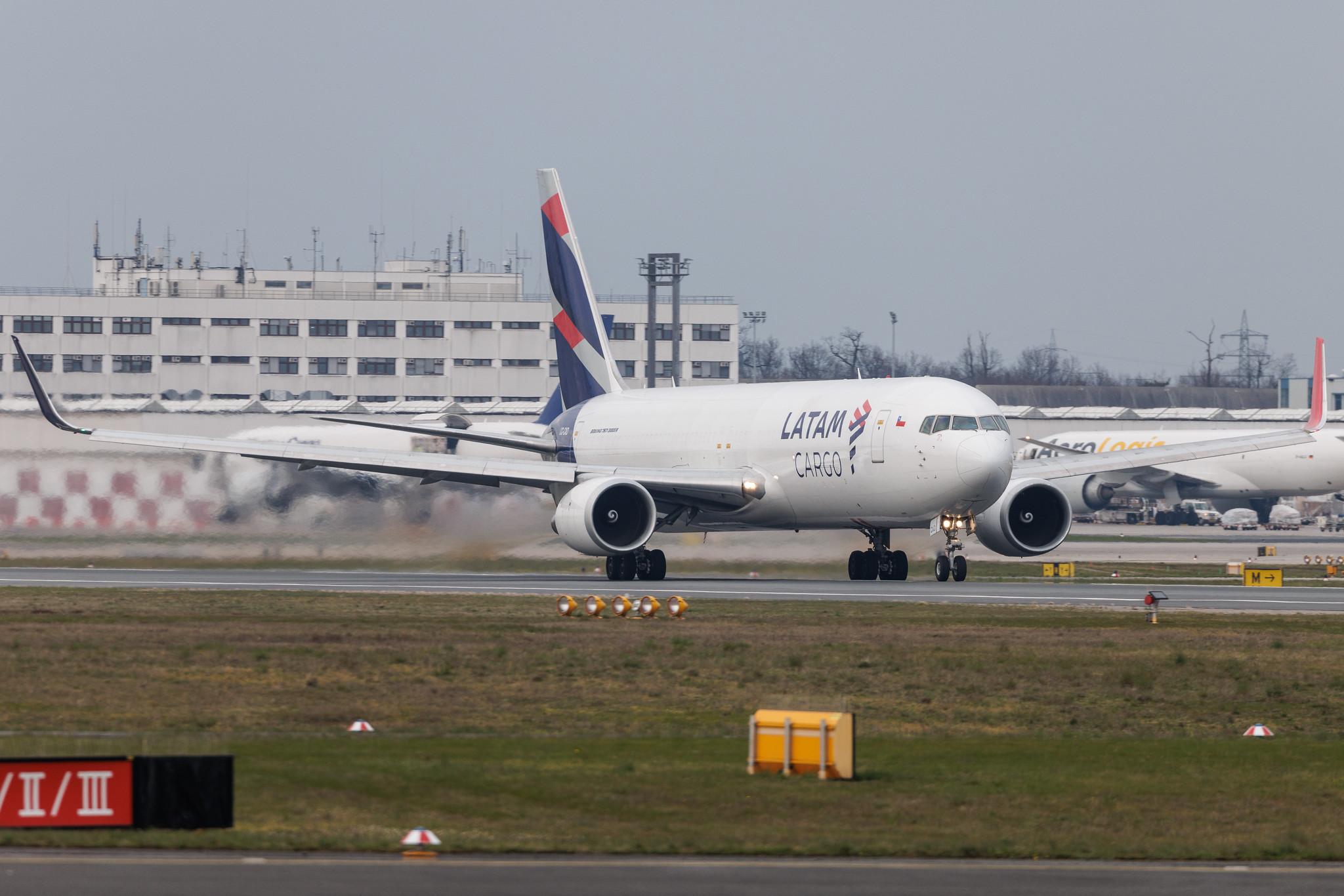 Frankfurt Airport: LATAM Cargo (UC / LCO) | Operator: LATAM Cargo Colombia | Boeing 767-316(ER)(BCF) B763 | CC-CXD | MSN 35697