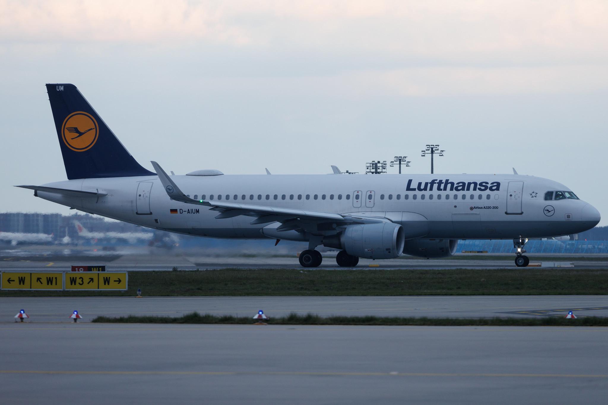 Frankfurt Airport: Lufthansa (LH / DLH) | Airbus A320-214 A320 | D-AIUM | MSN 6577