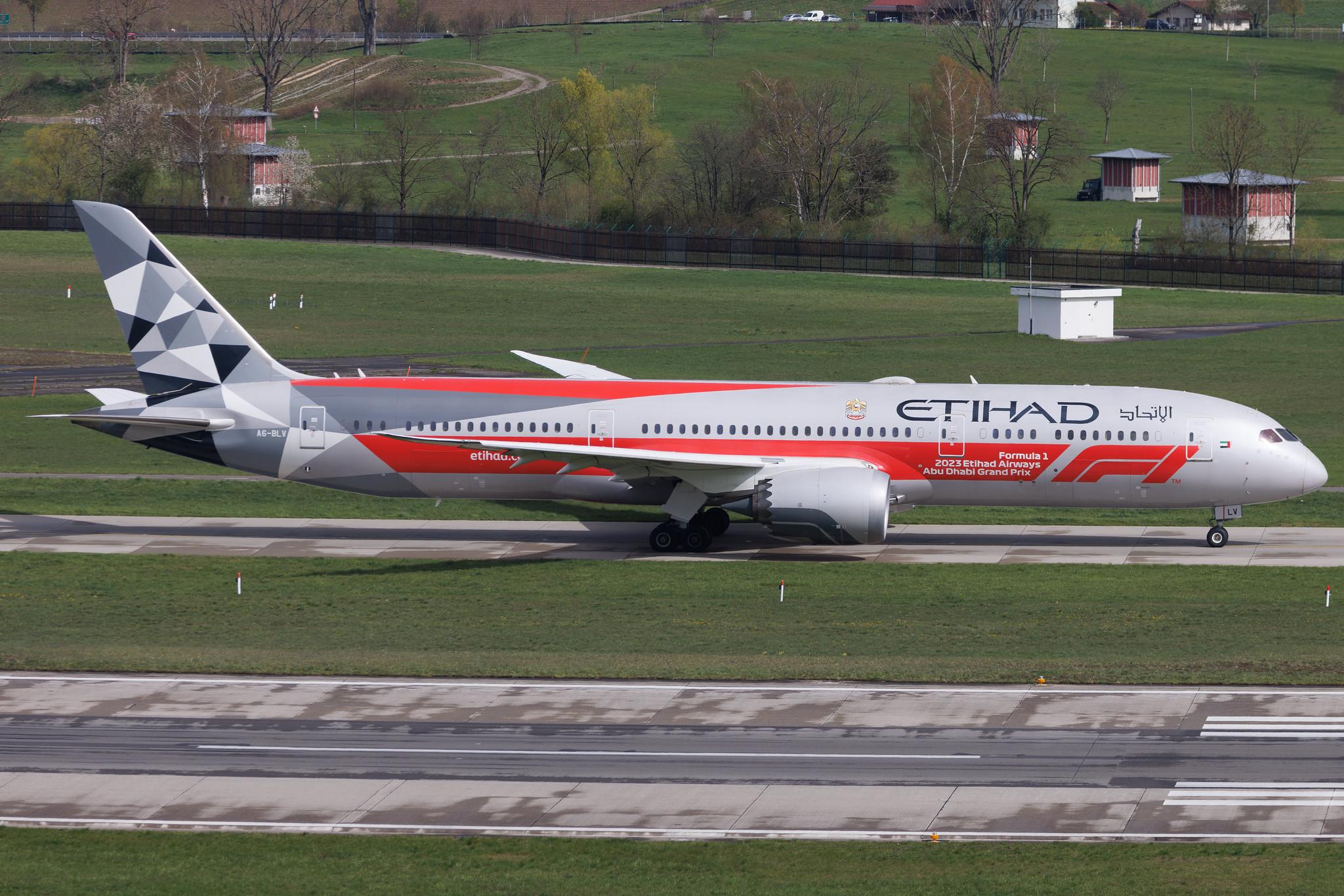 Flughafen Zürich: Etihad Airways (EY / ETD) | Livery: Abu Dhabi Grand Prix Livery | Boeing 787-9 Dreamliner B789 | A6-BLV | MSN 39676