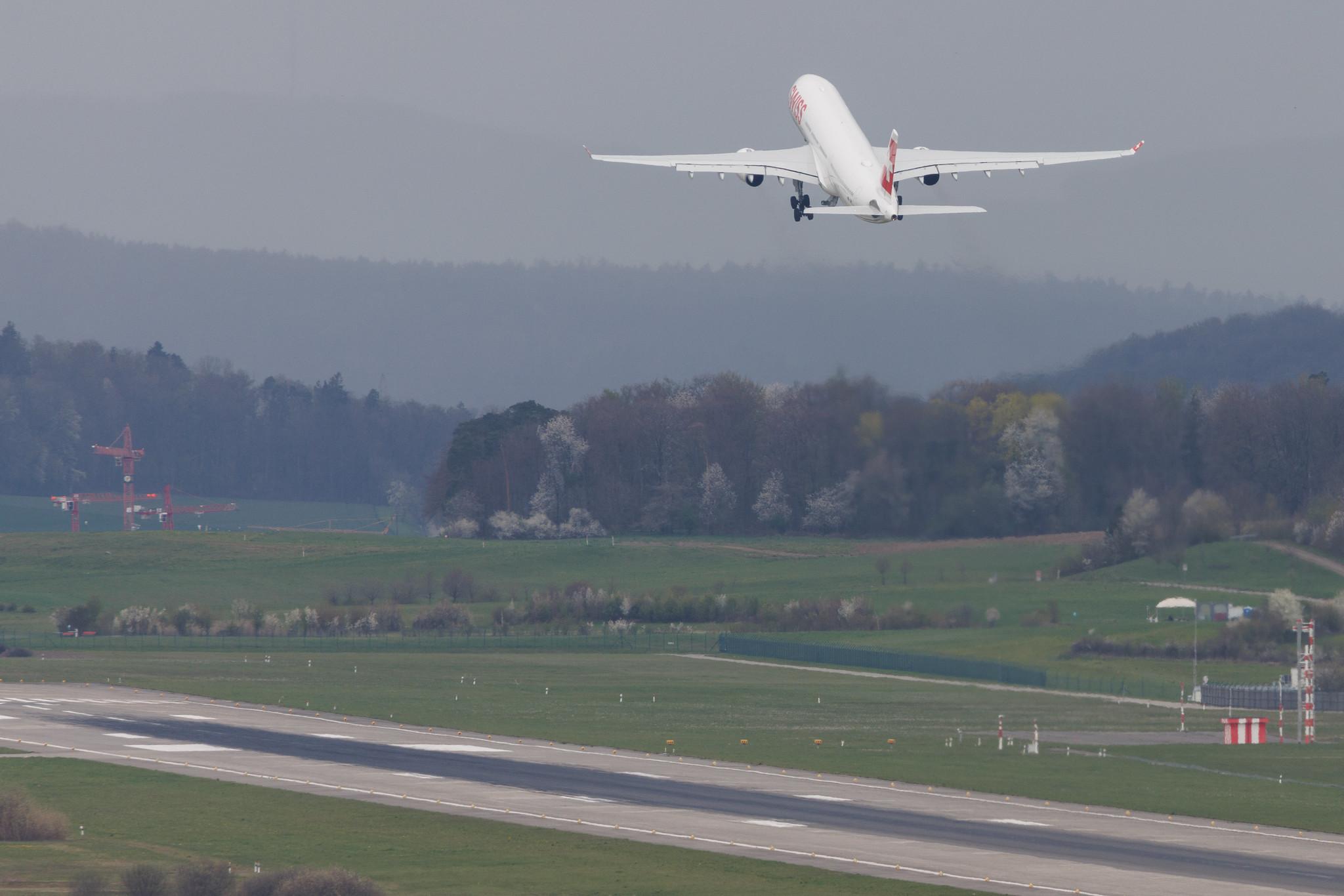 Flughafen Zürich: Swiss (LX / SWR) | Airbus A330-343 A333 | HB-JHL | MSN 1290