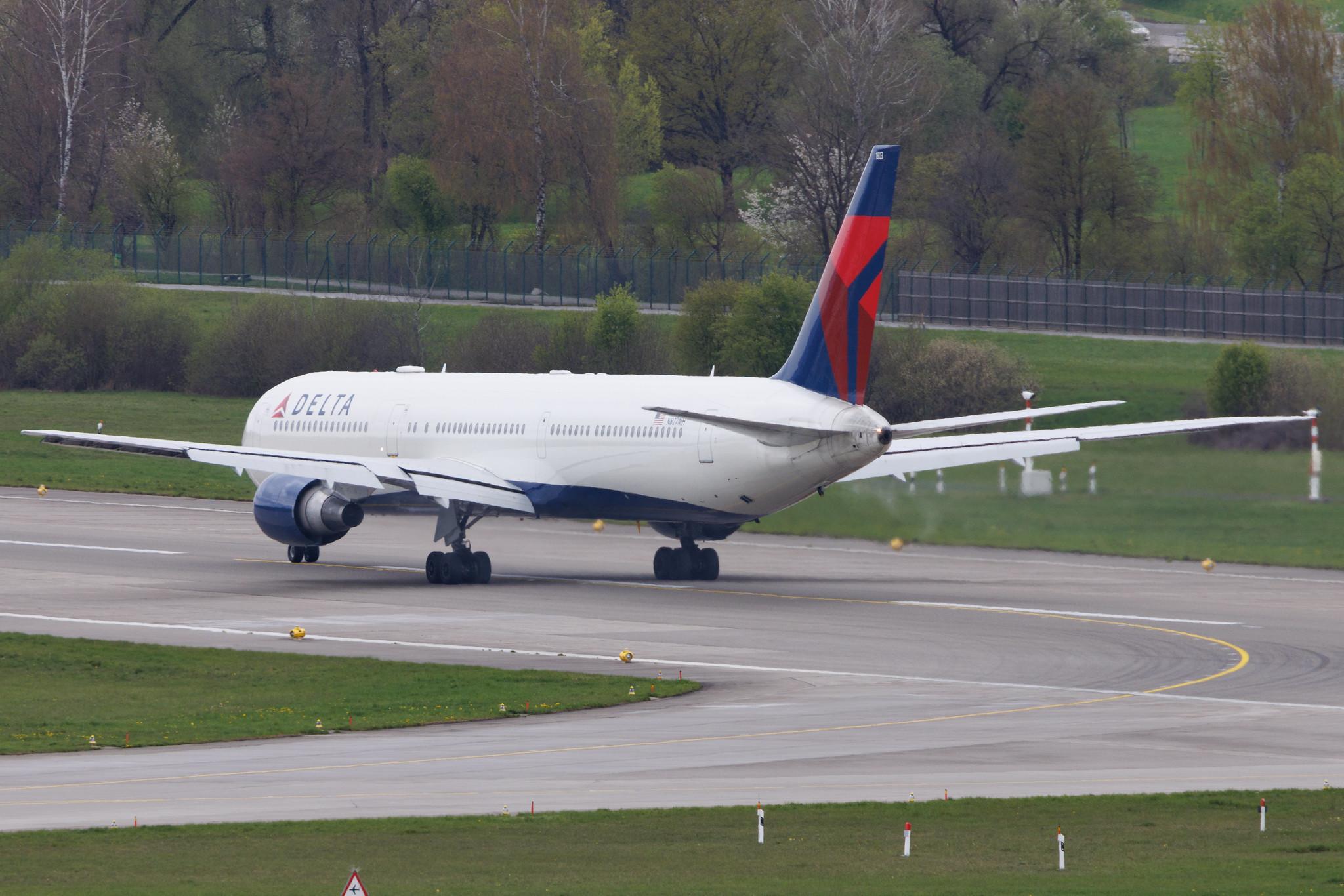 Flughafen Zürich: Delta Air Lines (DL / DAL) | Boeing 767-432(ER) B764 | N827MH | MSN 29705