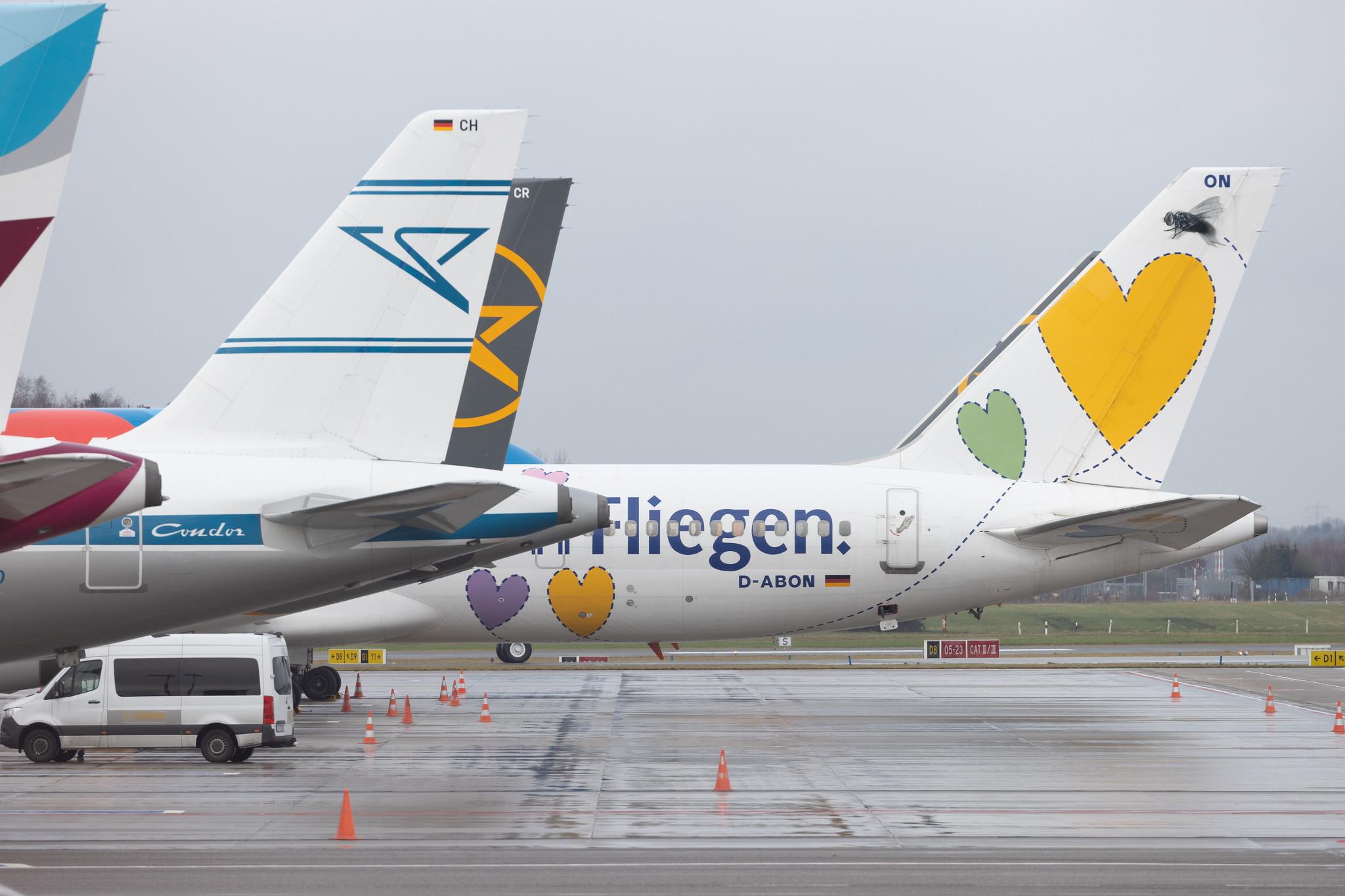 Hamburg Airport: Condor (DE / CFG) | Livery: Wir Lieben Fliegen Livery | Boeing 757-330 B753 | D-ABON | MSN 29023