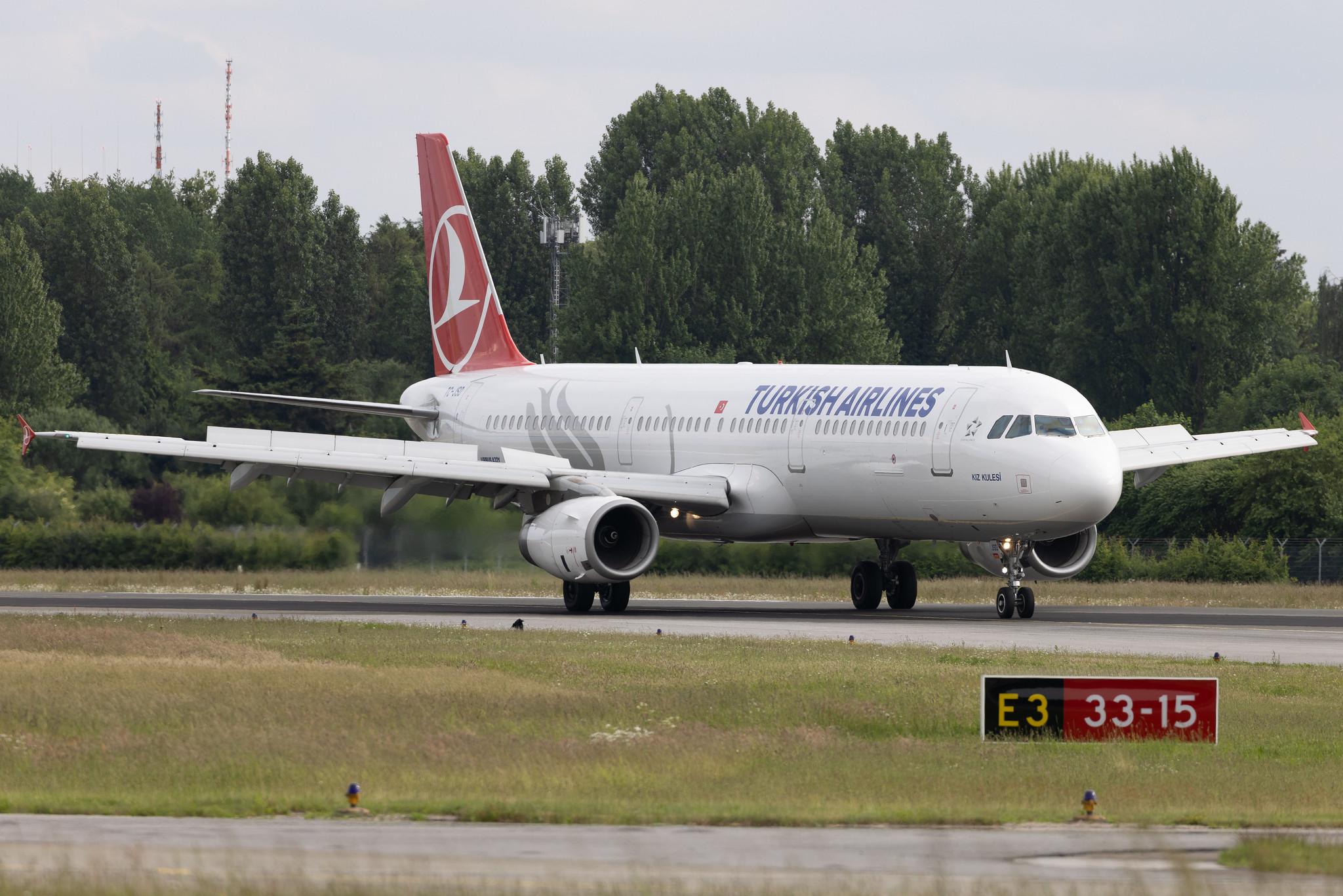 Hamburg Airport: Turkish Airlines (TK / THY) | Airbus A321-231 A321 | TC-JSD | MSN 5388