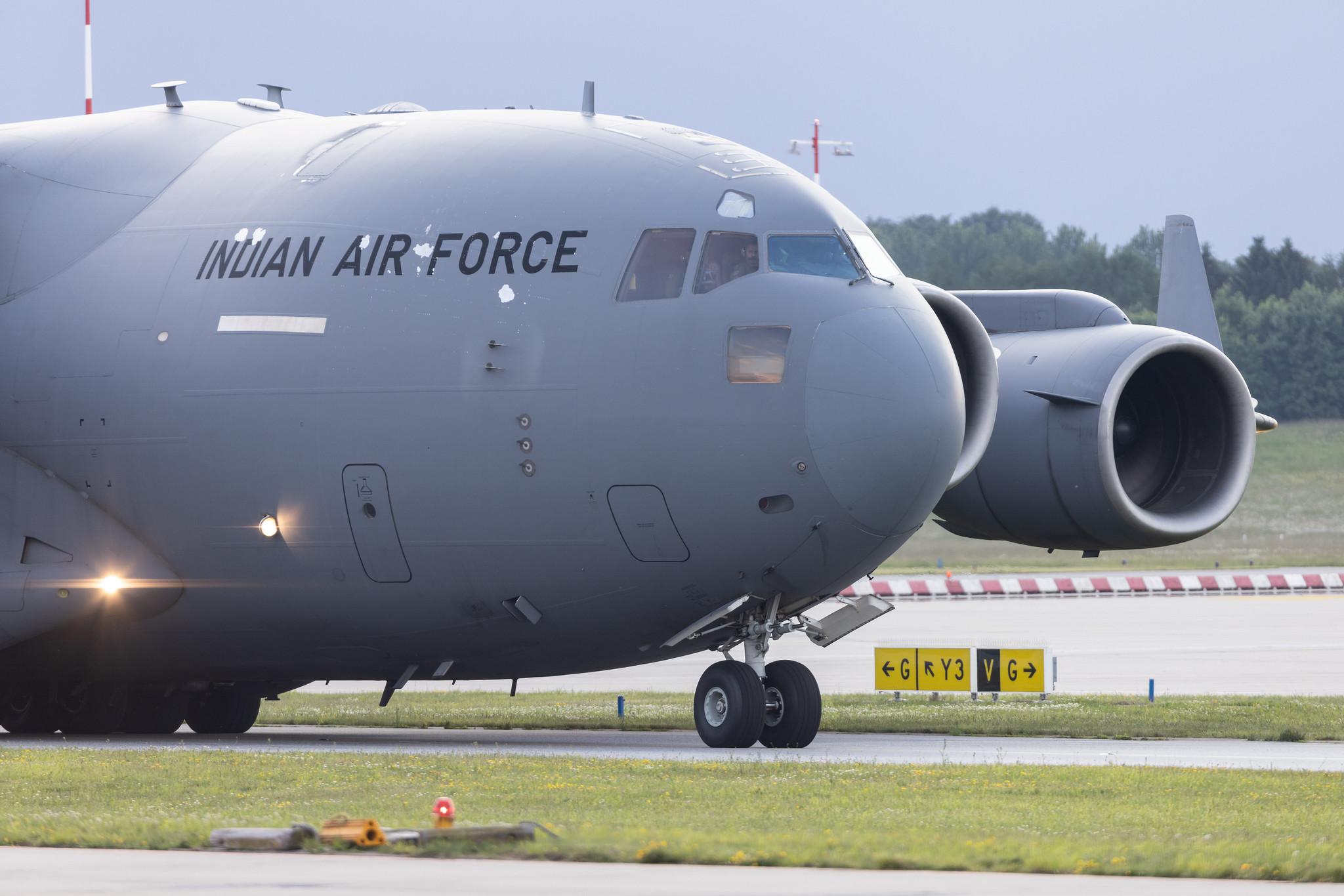 Hamburg Airport: Indian Air Force (/ IFC) | Boeing C-17A Globemaster III C17 | CB-8003 | MSN F-259