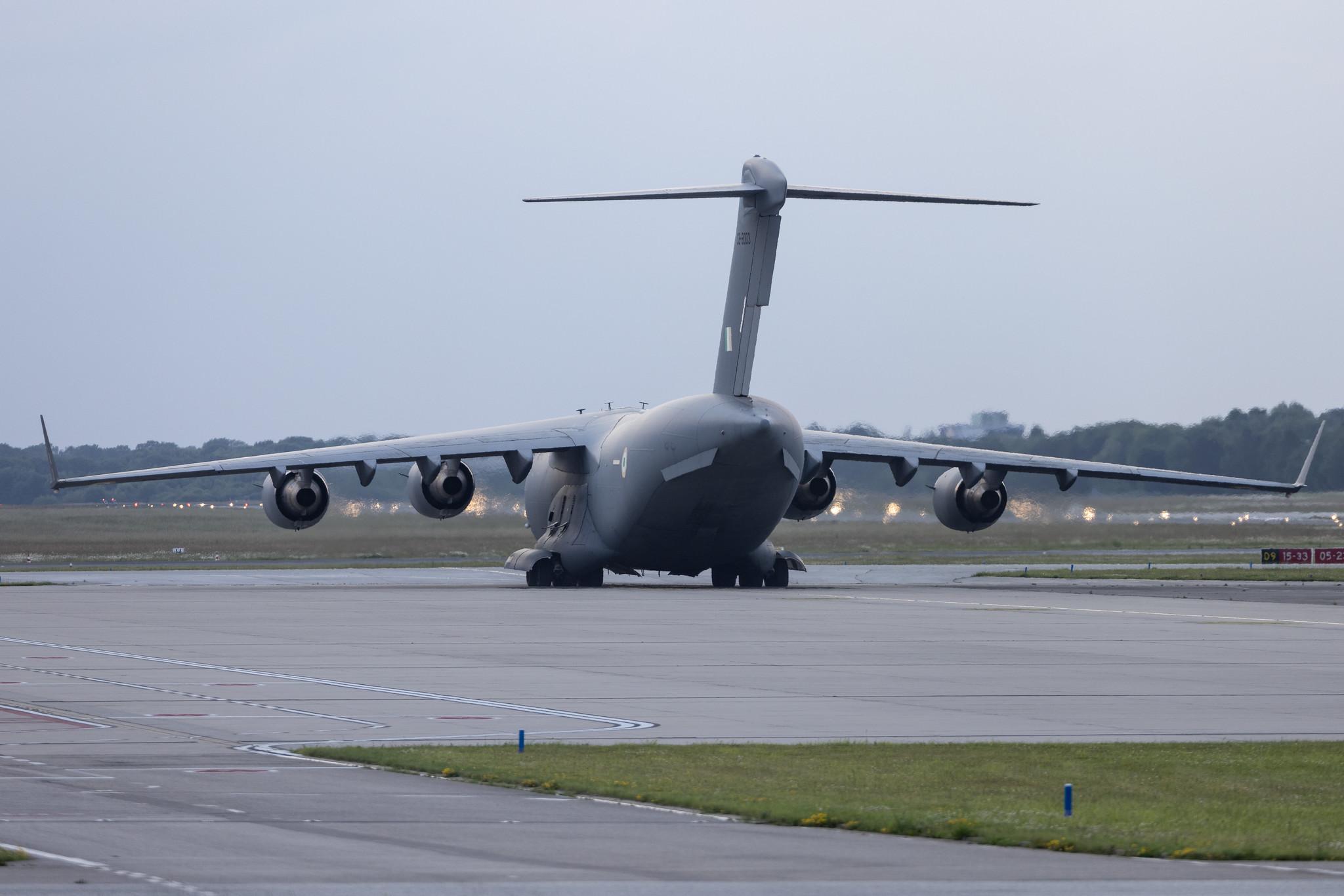 Hamburg Airport: Indian Air Force (/ IFC) | Boeing C-17A Globemaster III C17 | CB-8003 | MSN F-259