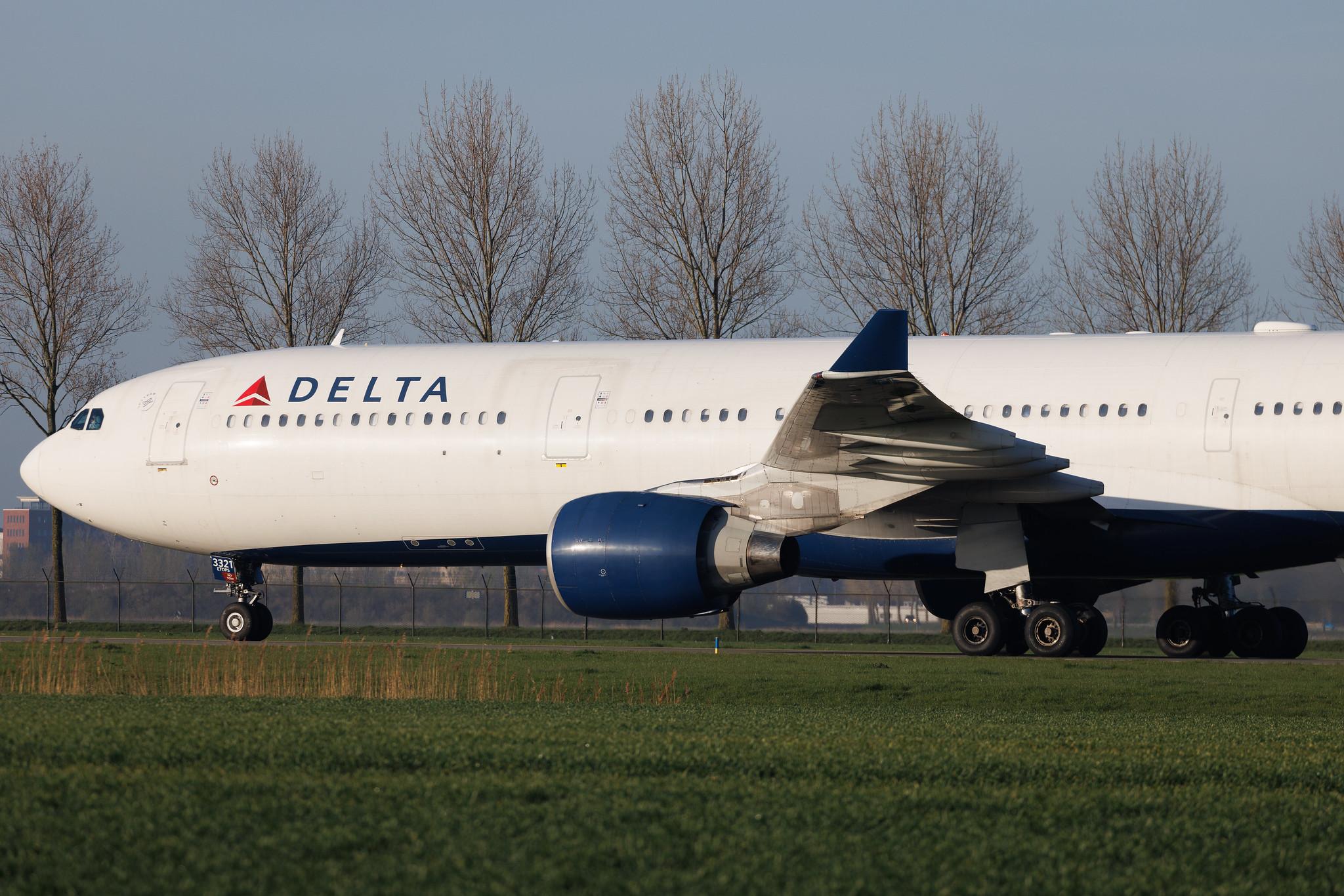 Amsterdam Schiphol: Delta Air Lines (DL / DAL) | Airbus A330-323 A333 | N821NW | MSN 0865