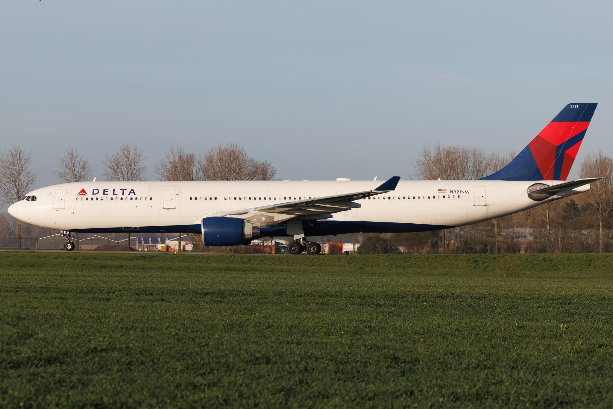 Amsterdam Schiphol: Delta Air Lines (DL / DAL) | Airbus A330-323 A333 | N821NW | MSN 0865