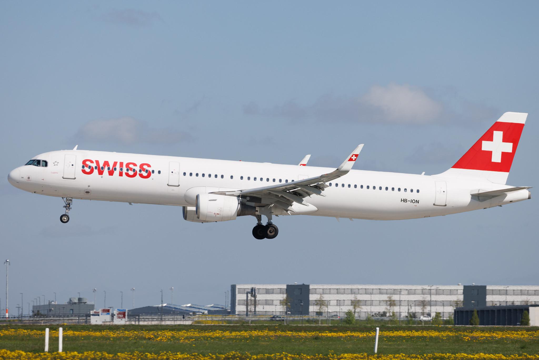 Flughafen Berlin Brandenburg: Swiss (LX / SWR) | Airbus A321-212 A321 | HB-ION | MSN 5567