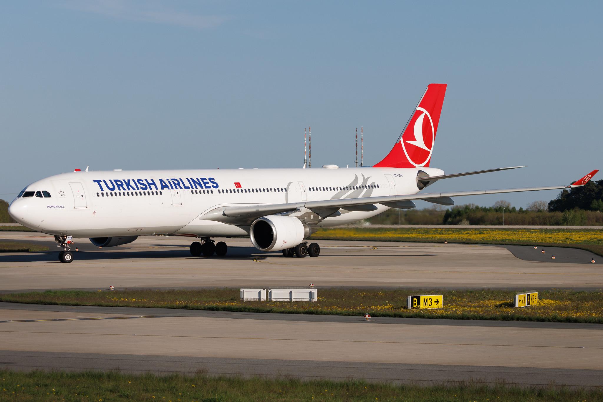 Flughafen Berlin Brandenburg: Turkish Airlines (TK / THY) | Airbus A330-303 A333 | TC-JOA | MSN 1501