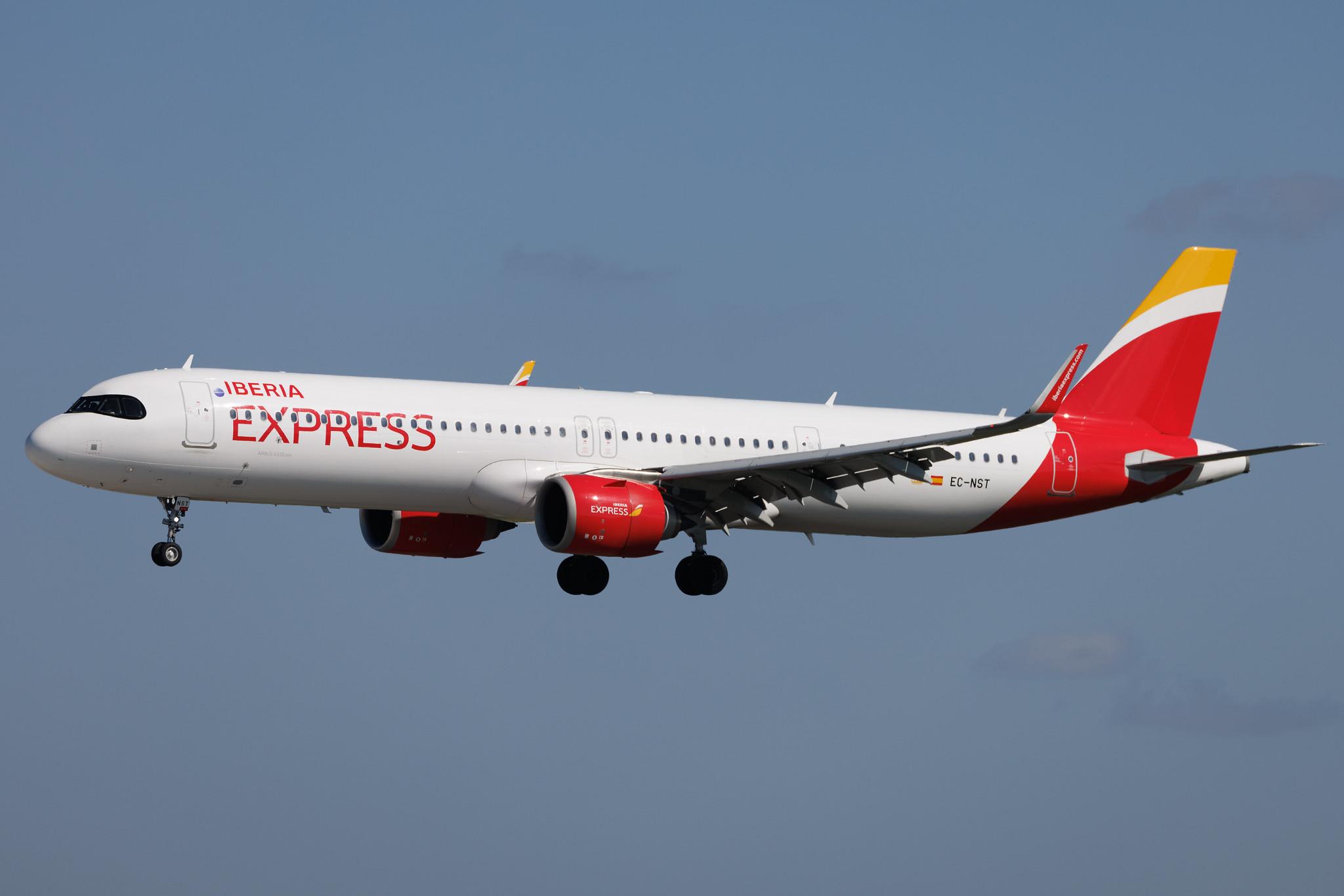 Flughafen Berlin Brandenburg: Iberia Express (I2 / IBS) | Airbus A321-251NX A21N | EC-NST | MSN 10991
