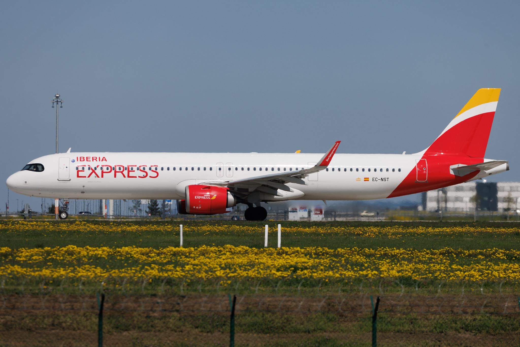 Flughafen Berlin Brandenburg: Iberia Express (I2 / IBS) | Airbus A321-251NX A21N | EC-NST | MSN 10991
