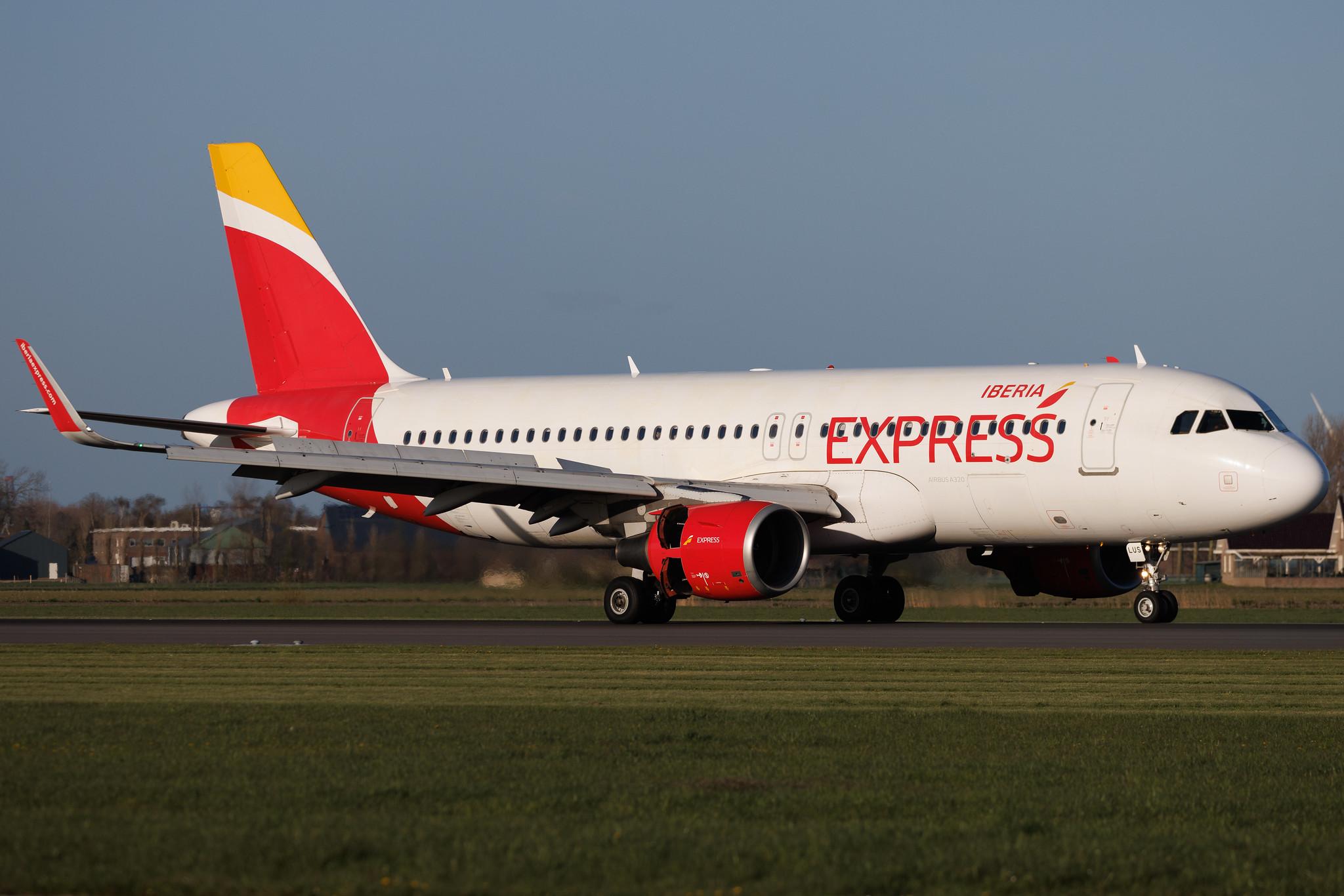 Amsterdam Schiphol: Iberia Express (I2 / IBS) | Airbus A320-216 A320 | EC-LUS | MSN 5501