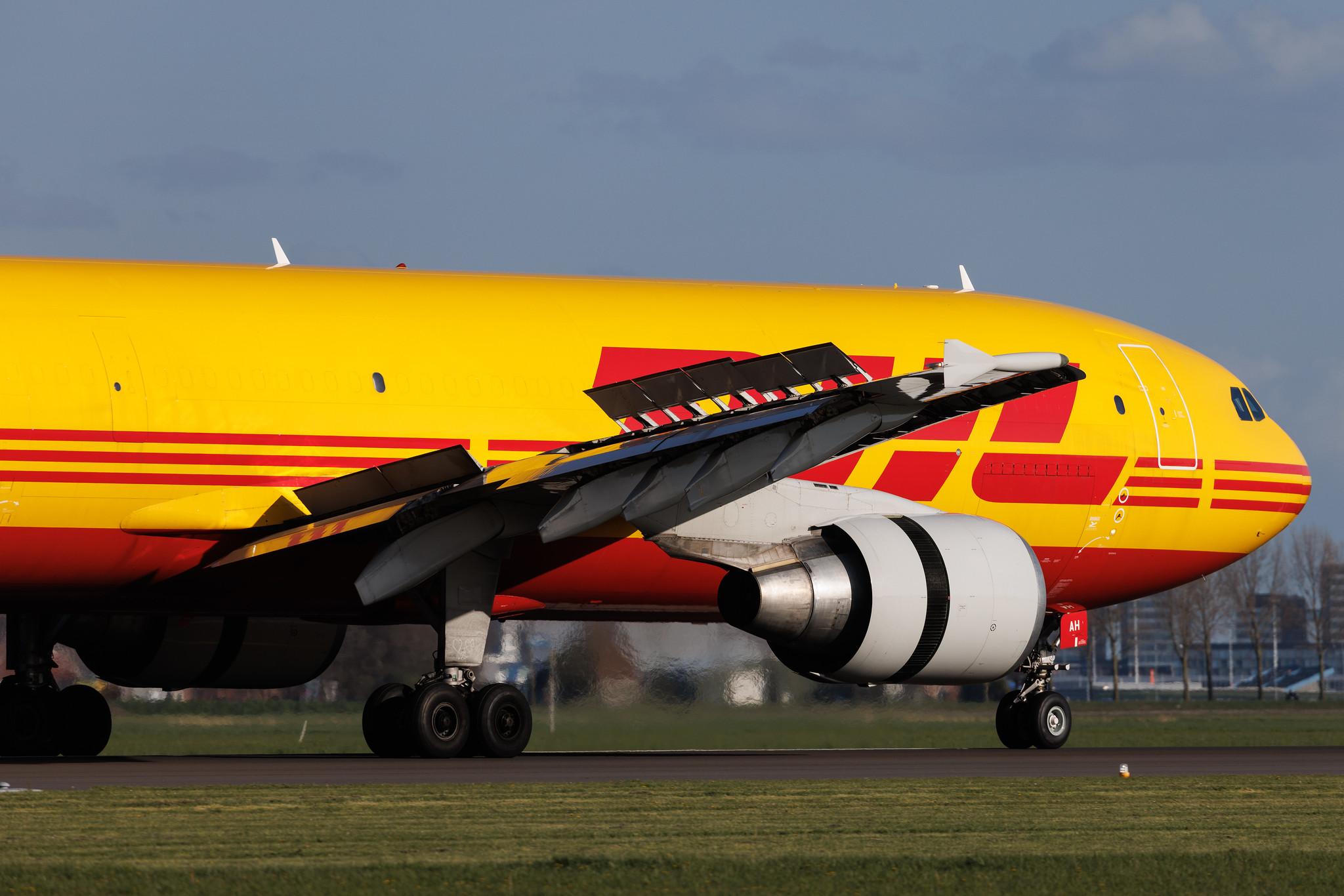 Amsterdam Schiphol: DHL (D0 / DHK) | Operator: European Air Transport | Airbus A300B4-622R(F) A306 | D-AEAH | MSN 783