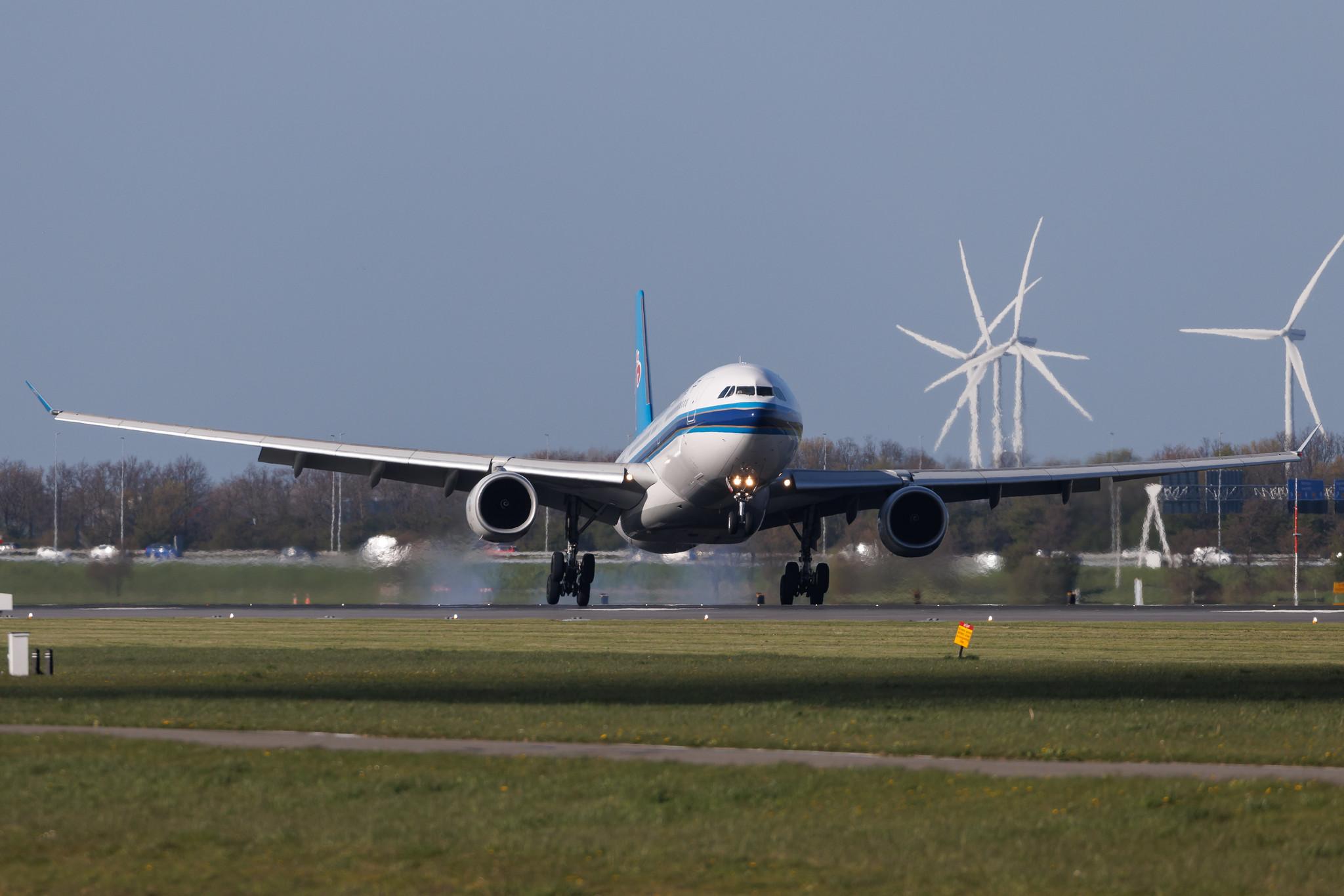 Amsterdam Schiphol: China Southern Airlines (CZ / CSN) | Airbus A330-343 A333 | B-1065 | MSN 1858