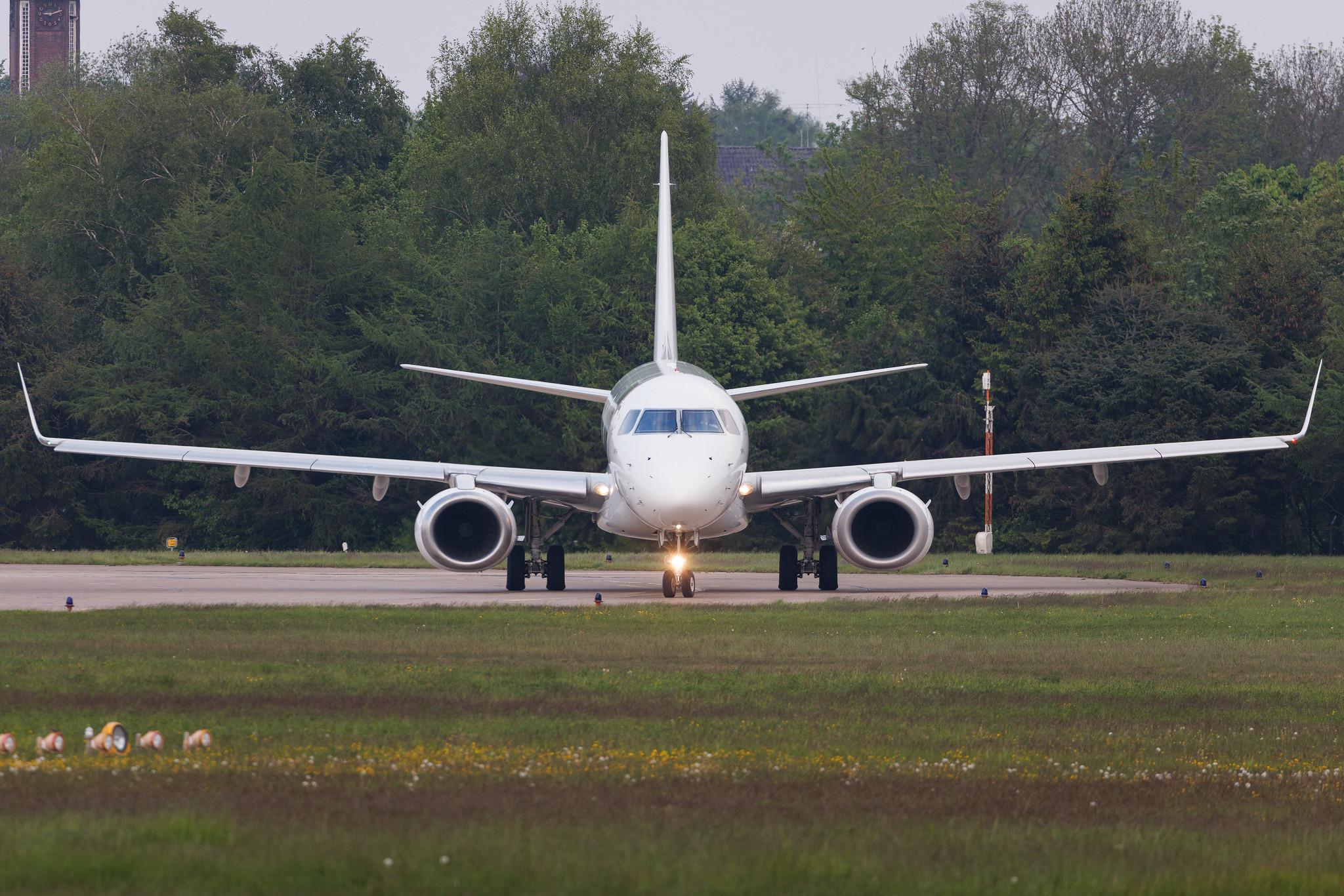 Hamburg Airport: TAP Express (TP / TAP) | Operator: Portugalia Airlines | Embraer E195LR E195 | CS-TAW | MSN 19000303