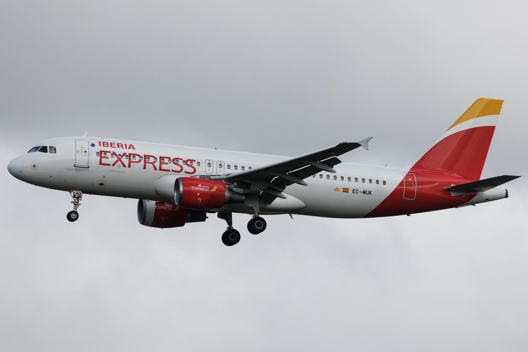 Amsterdam Schiphol: Iberia Express (I2 / IBS) | Airbus A320-214 A320 | EC-MUK | MSN 3293