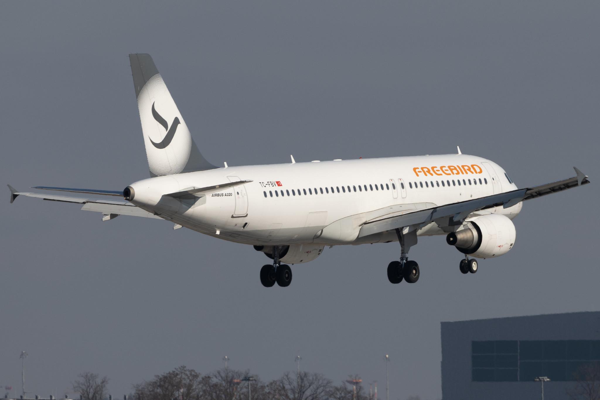 Flughafen Berlin Brandenburg: Freebird Airlines (FH / FHY) |  Airbus A320-214 A320 | TC-FBV | MSN 4658