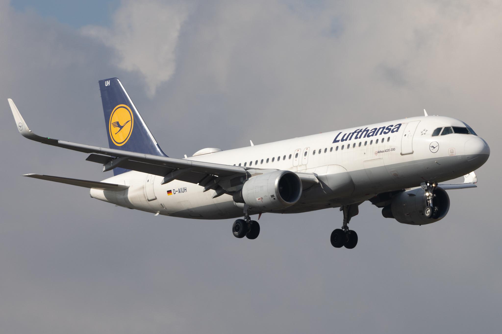 Flughafen Berlin Brandenburg: Lufthansa (LH / DLH) | Airbus A320-214 A320 | D-AIUH | MSN 6225