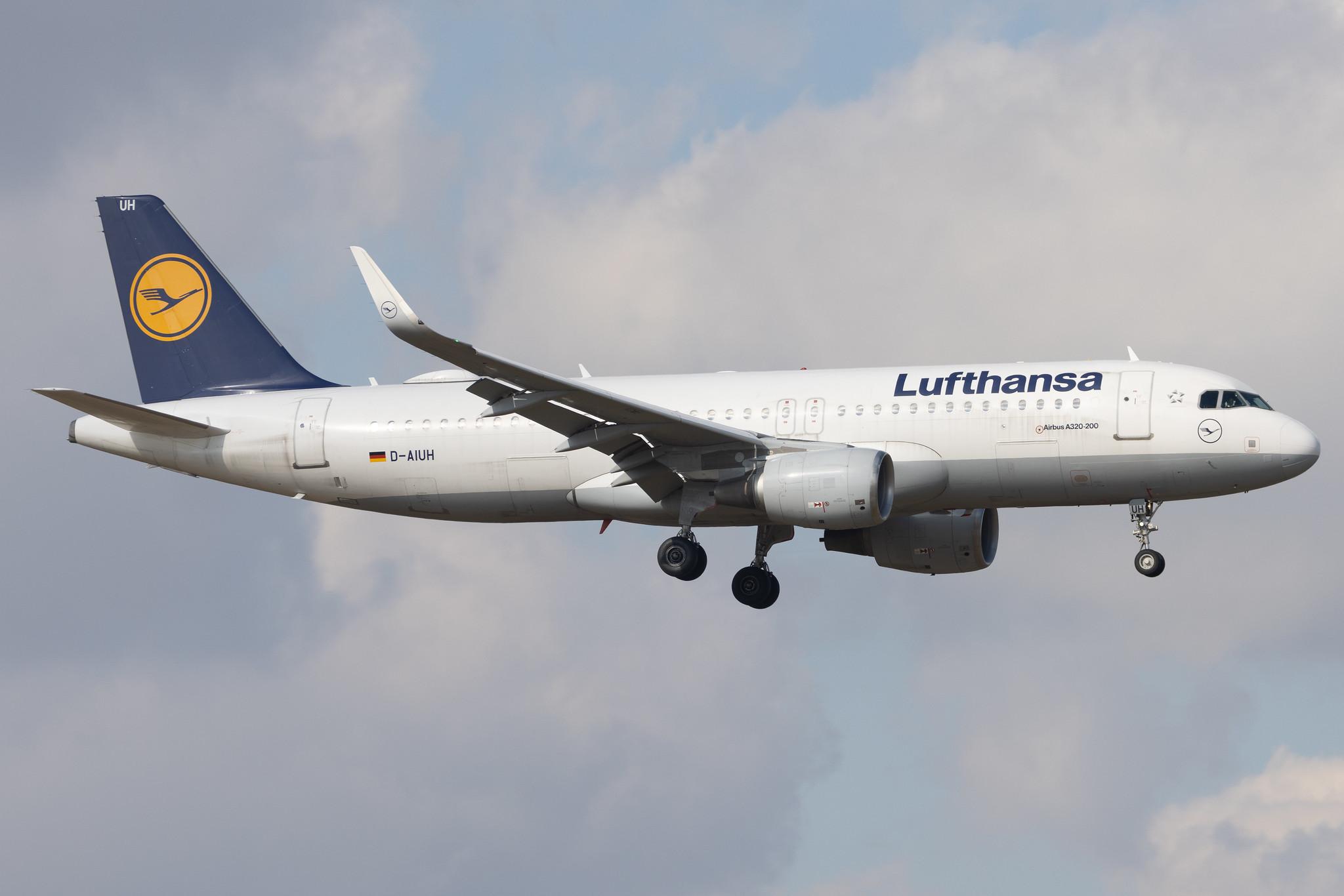 Flughafen Berlin Brandenburg: Lufthansa (LH / DLH) | Airbus A320-214 A320 | D-AIUH | MSN 6225