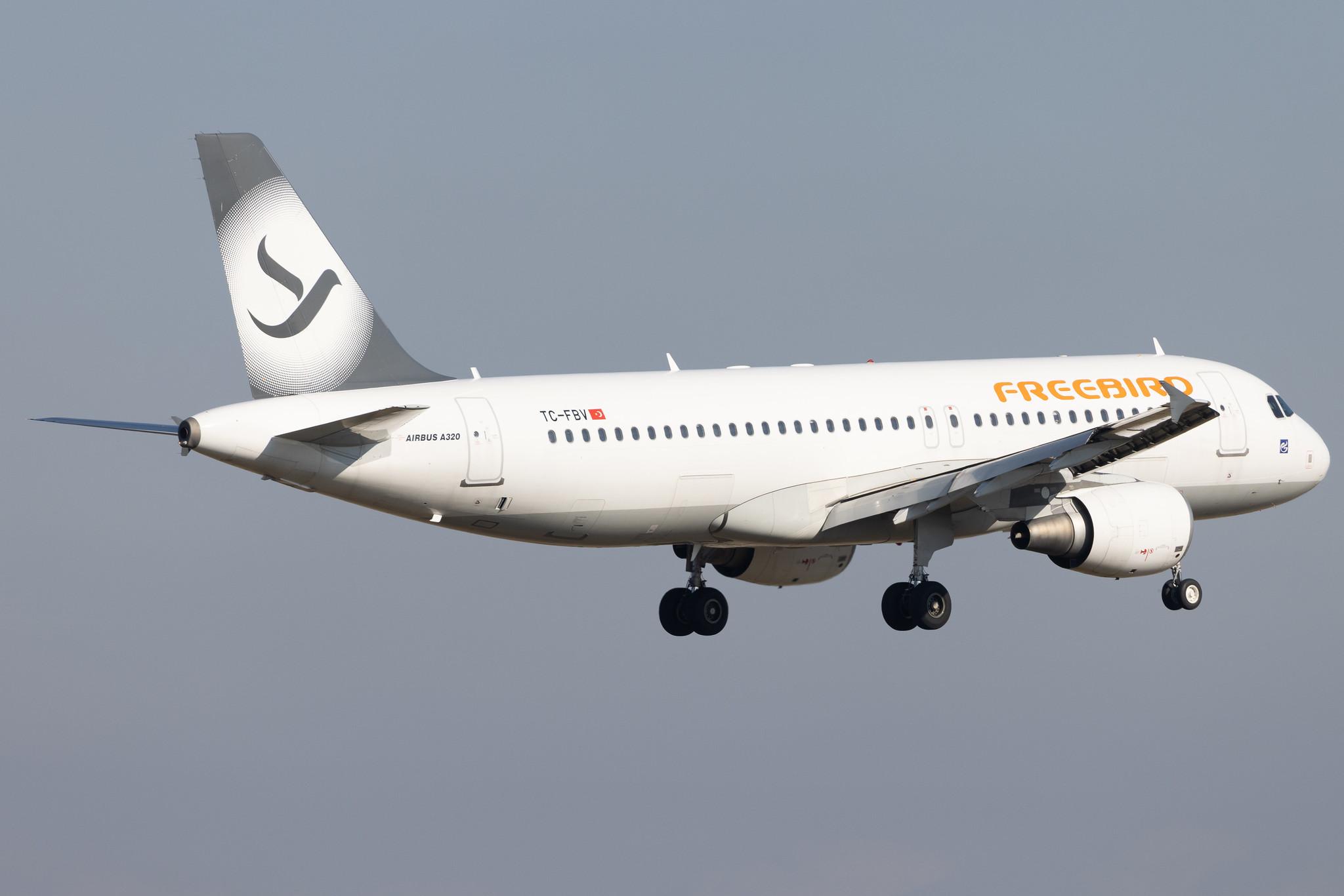 Flughafen Berlin Brandenburg: Freebird Airlines (FH / FHY) |  Airbus A320-214 A320 | TC-FBV | MSN 4658