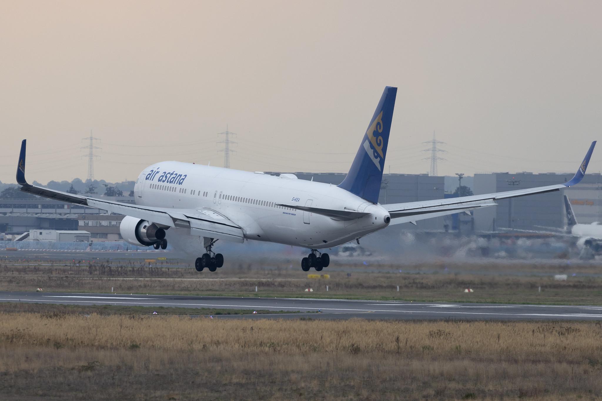 Frankfurt Airport: Air Astana (KC / KZR) | Boeing 767-3KY(ER) B763 | EI-KEA | MSN 42220