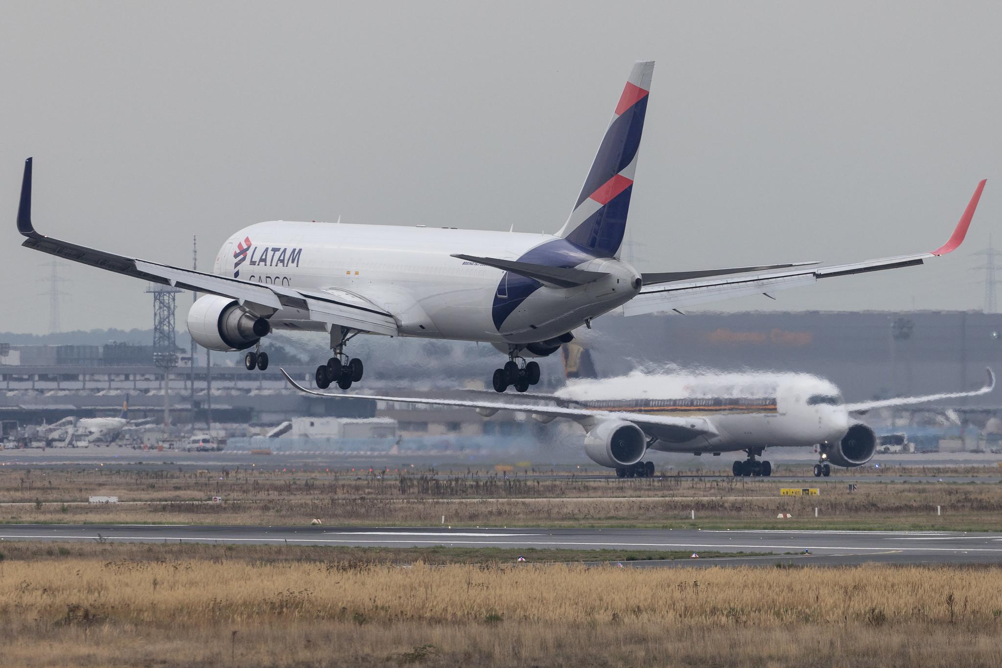 Frankfurt Airport: LATAM Cargo (UC / LCO) | Operator: LATAM Cargo Colombia | Boeing 767-316(ER)(BCF) B763 | CC-CXE | MSN 35696