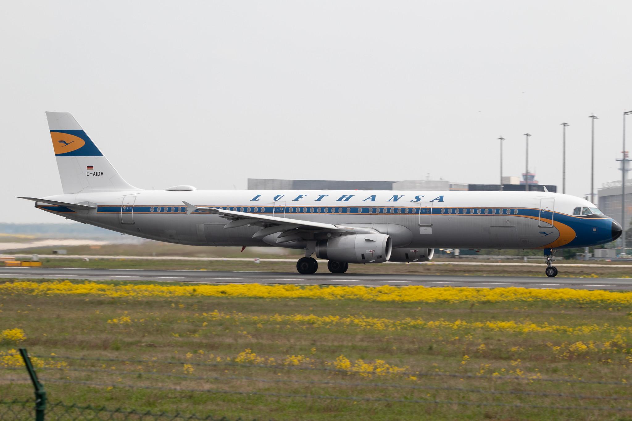 Frankfurt Airport: Lufthansa (LH / DLH) | Livery: Retro livery | Airbus A321-231 A321 | D-AIDV | MSN 5413