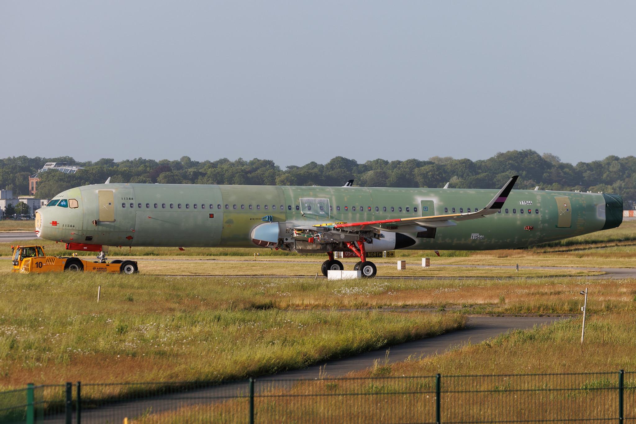 Hamburg Finkenwerder: Volaris (Y4 / VOI) | Airbus A321-271NX A21N | D- | MSN 11544