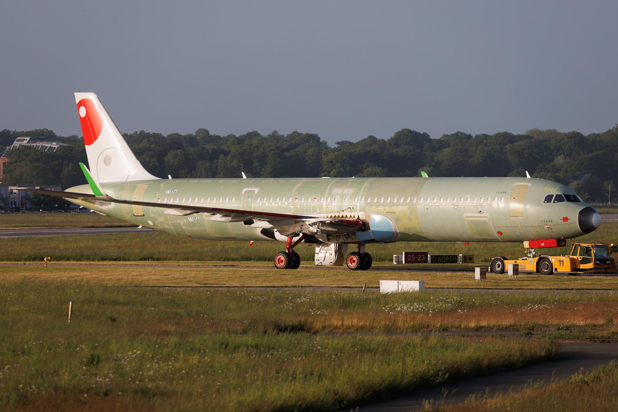 Hamburg Finkenwerder: Viva Aerobus (VB / VIV) | Airbus A321-271NX A21N | D-AZAR | XA- | MSN 11556