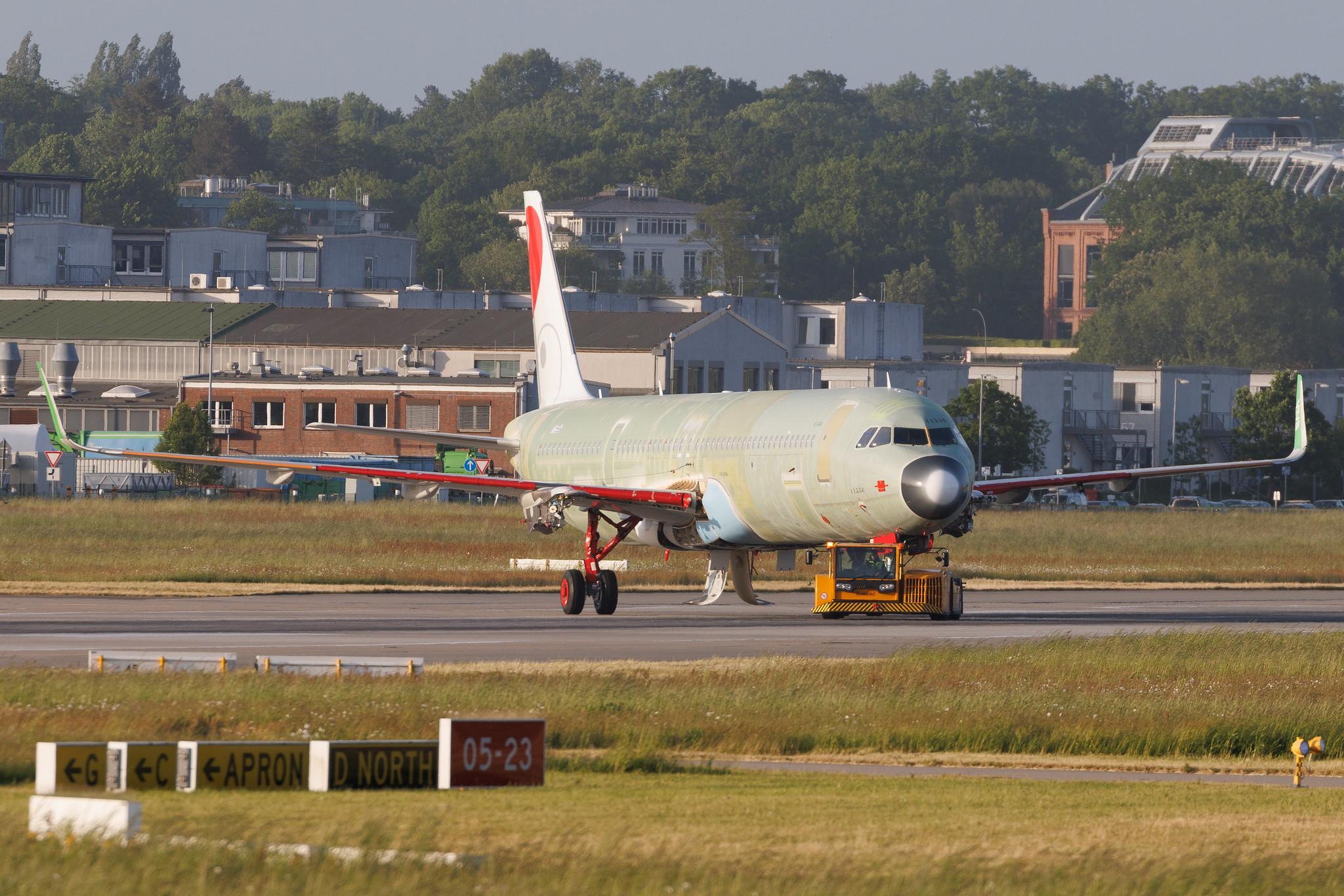 Hamburg Finkenwerder: Viva Aerobus (VB / VIV) | Airbus A321-271NX A21N | D-AZAR | XA- | MSN 11556