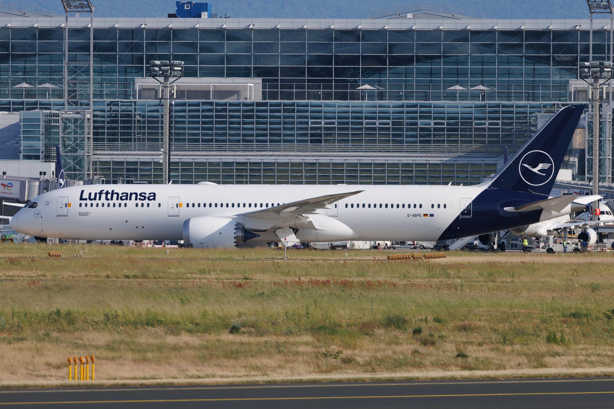 Frankfurt Airport: Lufthansa (LH / DLH) |  Boeing 787-9 Dreamliner B789 | D-ABPE | MSN 62143