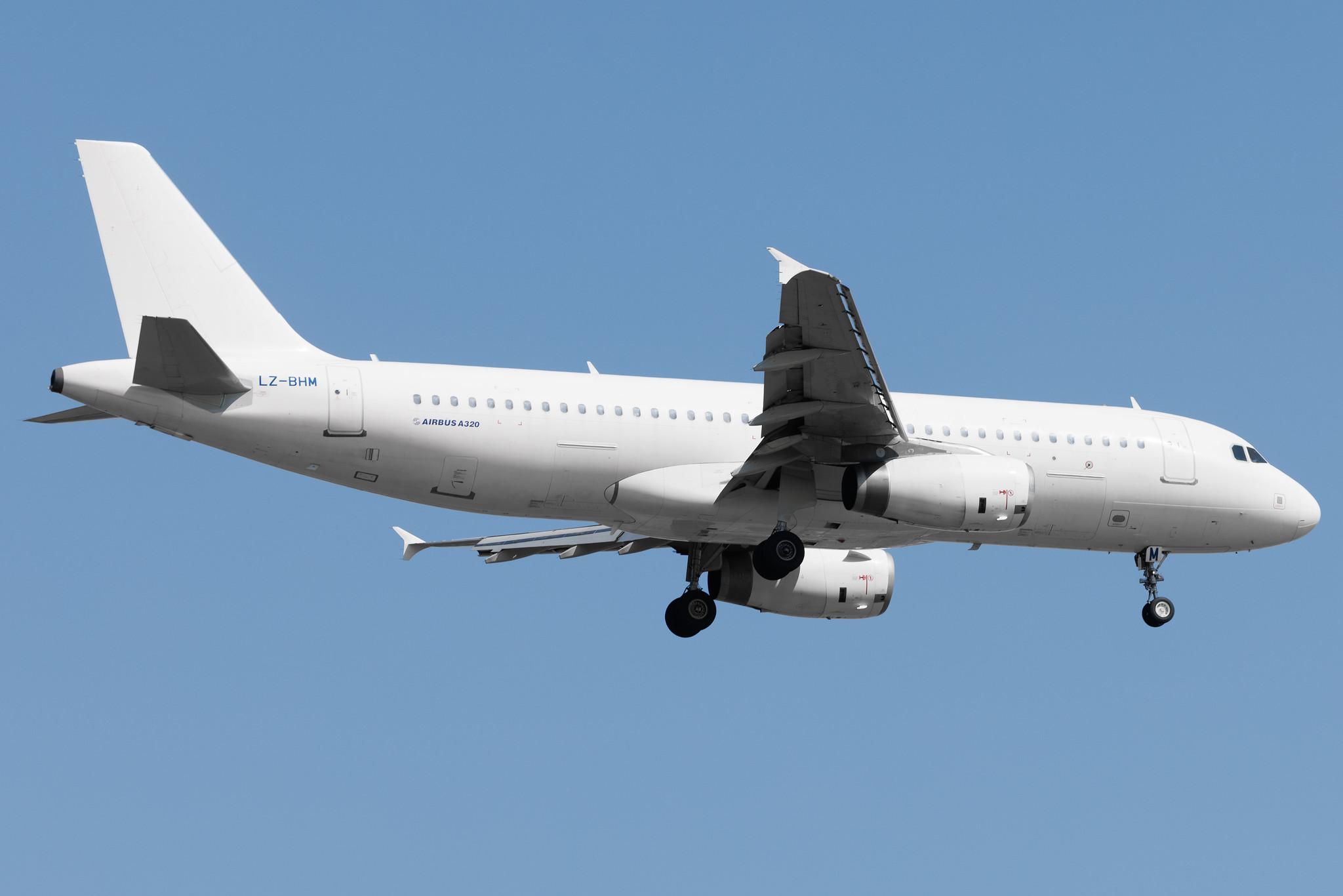 Frankfurt Airport: BH Air (8H / BGH) | Airbus A320-232 A320 | LZ-BHM | MSN 2457