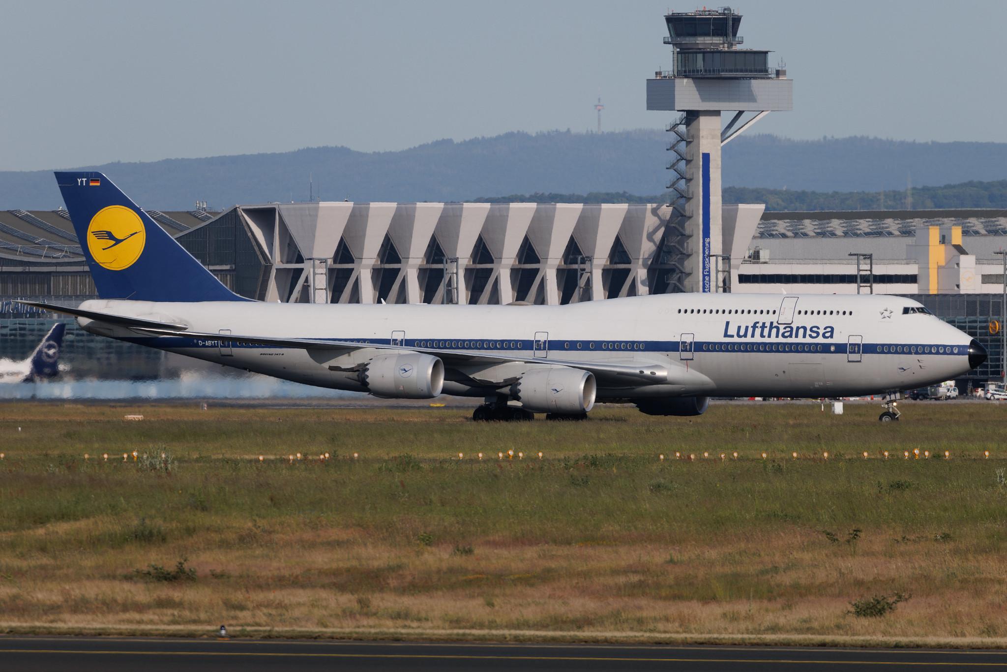 Frankfurt Airport: Lufthansa (LH / DLH) | Livery: Retro Livery | Boeing 747-830 B748 | D-ABYT | MSN 37844