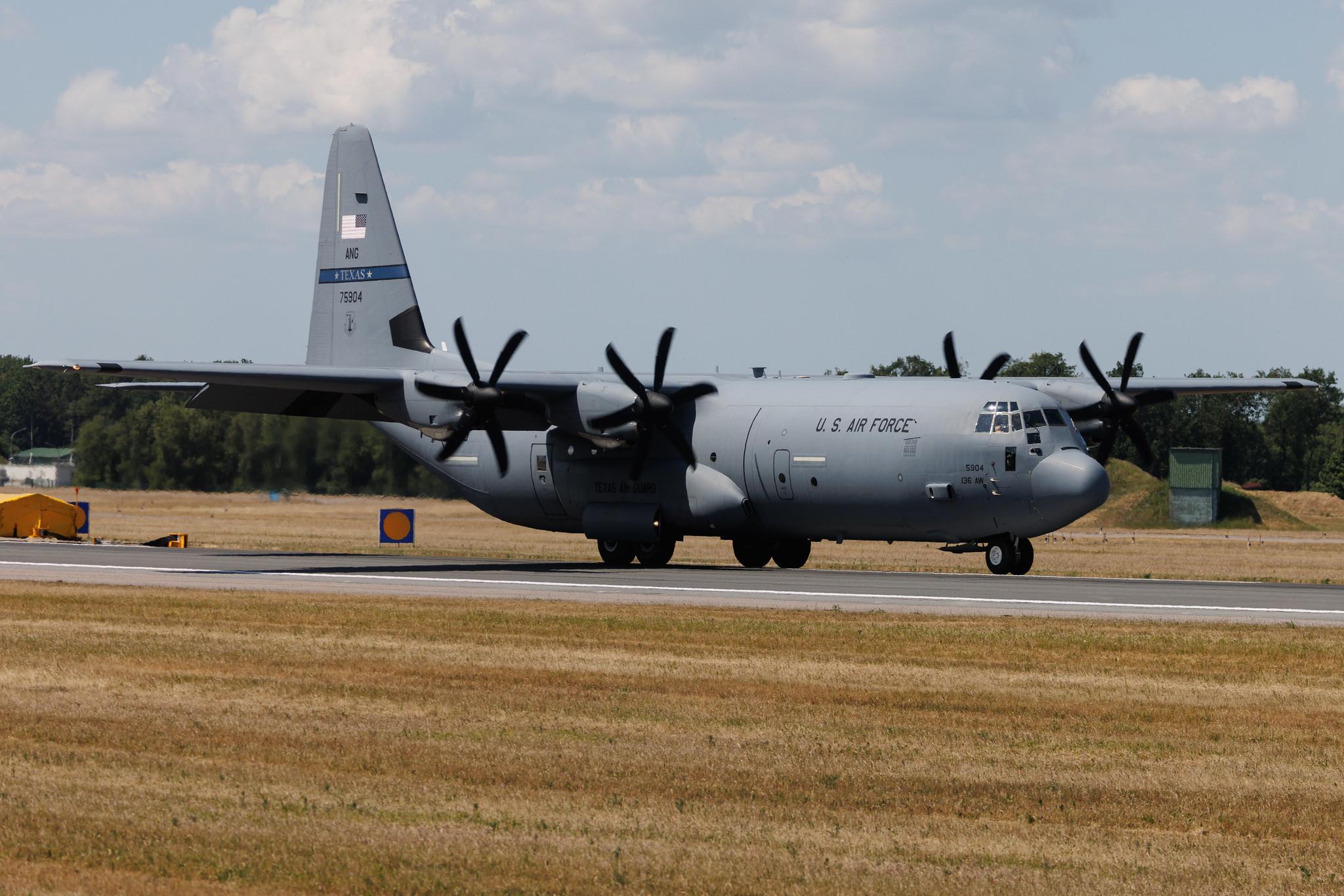 Fliegerhorst Hohn: United States Air Force (USAF) | Lockheed Martin C-130J-30 Hercules C130 | 17-5904 | MSN 382-5904