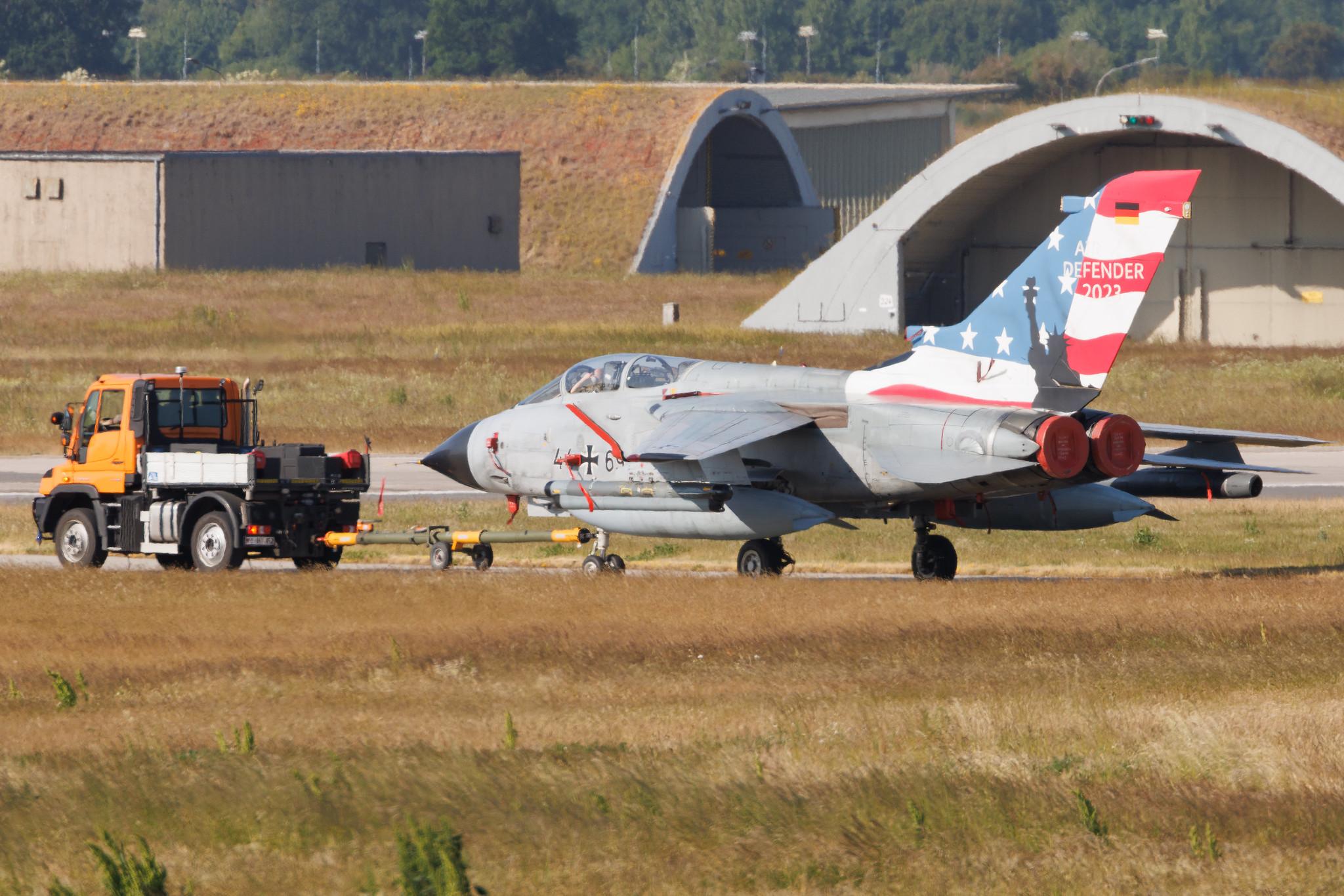 Schleswig Jagel Airport: German Air Force (/ GAF) | Panavia Tornado IDS | 44+69 | MSN 427/GS126/4169