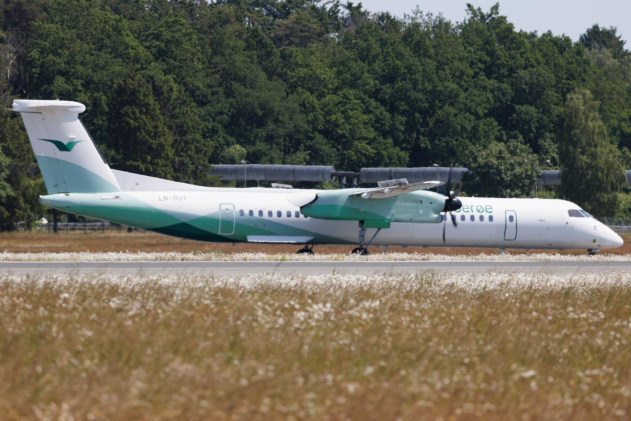 Hamburg Airport: Wideroe (WF / WIF) | De Havilland Canada Dash 8-400 DH8D | LN-RDY | MSN 4062
