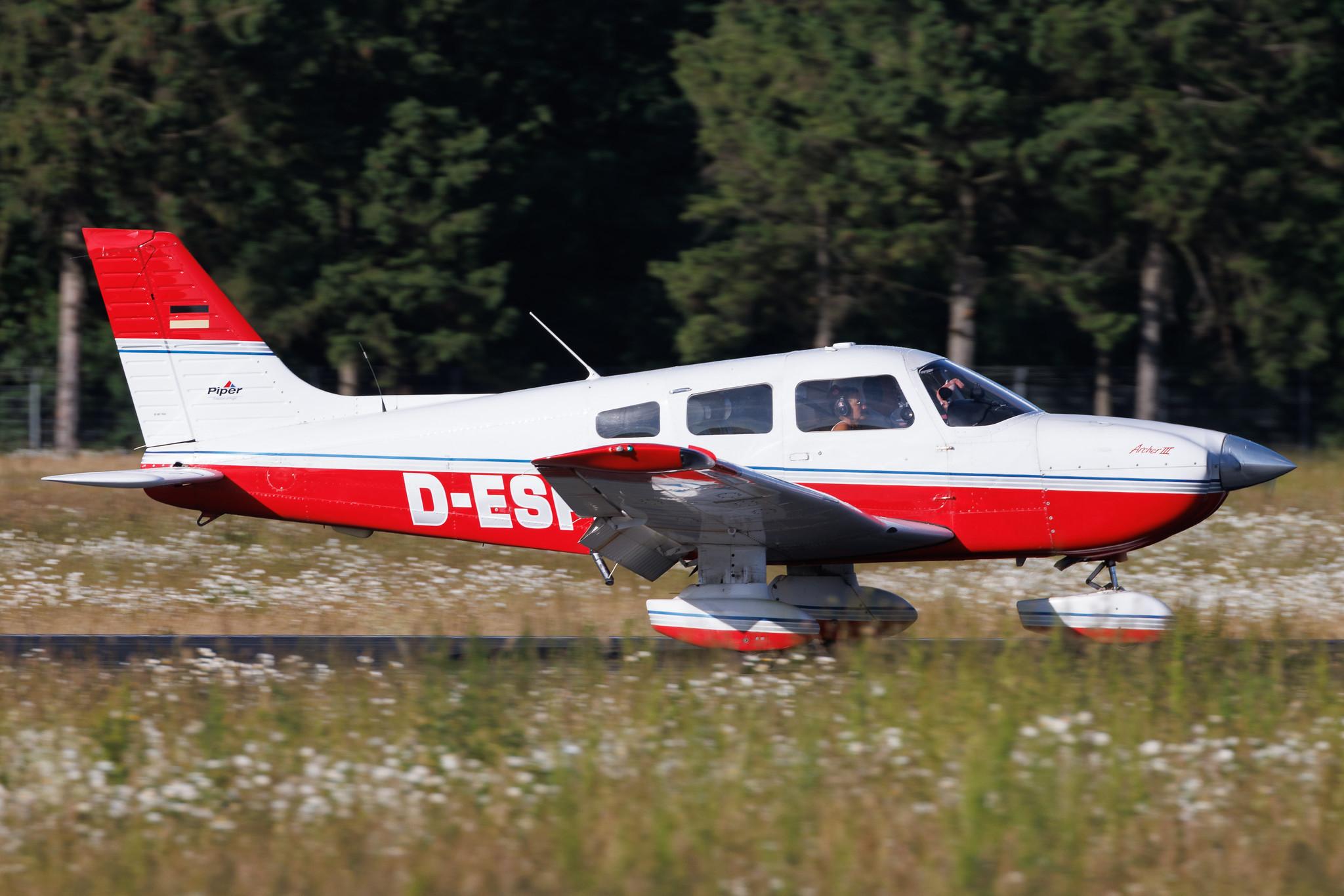 Hamburg Airport: Private owner | Piper PA-28-181 Archer III P28A | D-ESFP | MSN 2843455