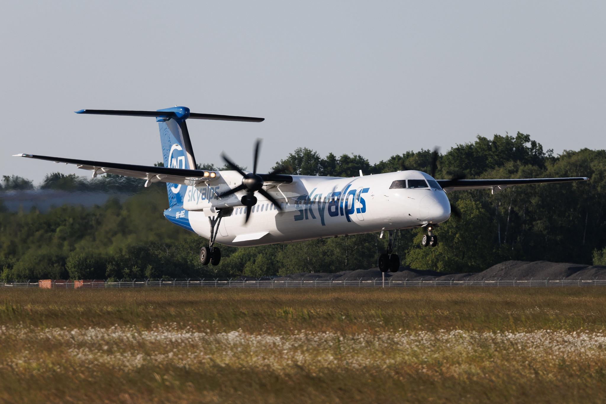 Hamburg Airport: SkyAlps | De Havilland Canada Dash 8-400 DH8D | 9H-BEL | MSN 4230