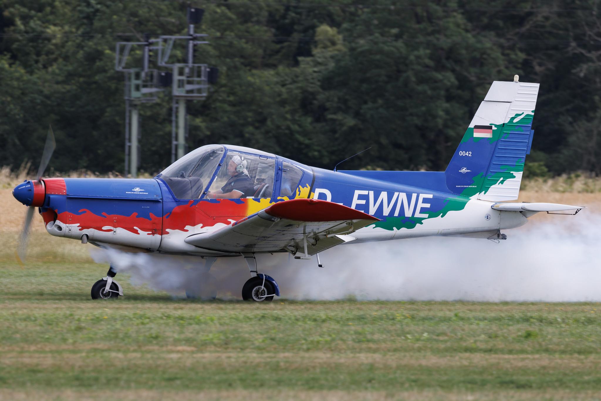 Flugplatz Bienenfarm: Private owner | Zlin 42MU | D-EWNE | MSN 0042