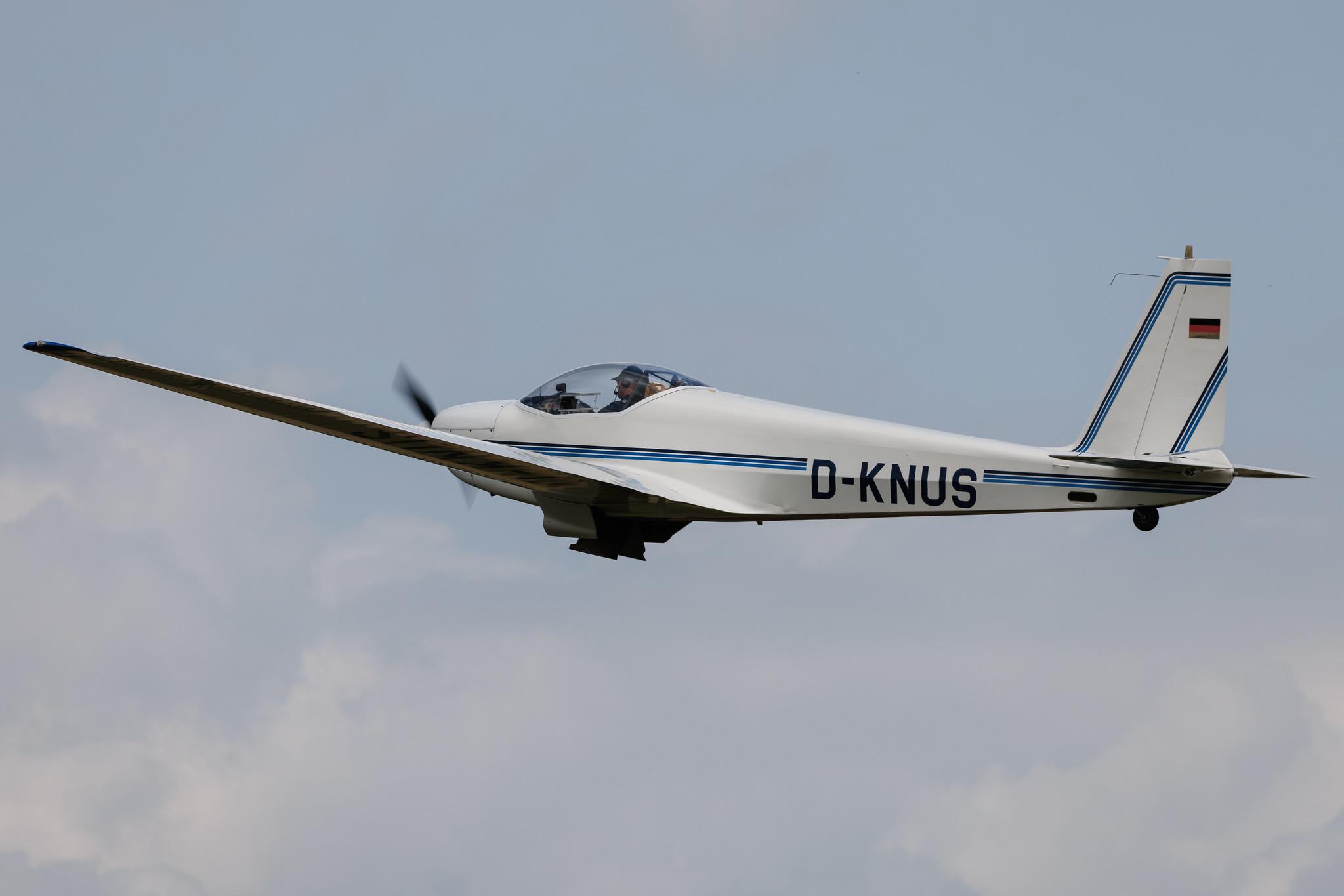 Flugplatz Bienenfarm: Private owner | Schleicher ASK-16 AS16 | D-KNUS | MSN 16027