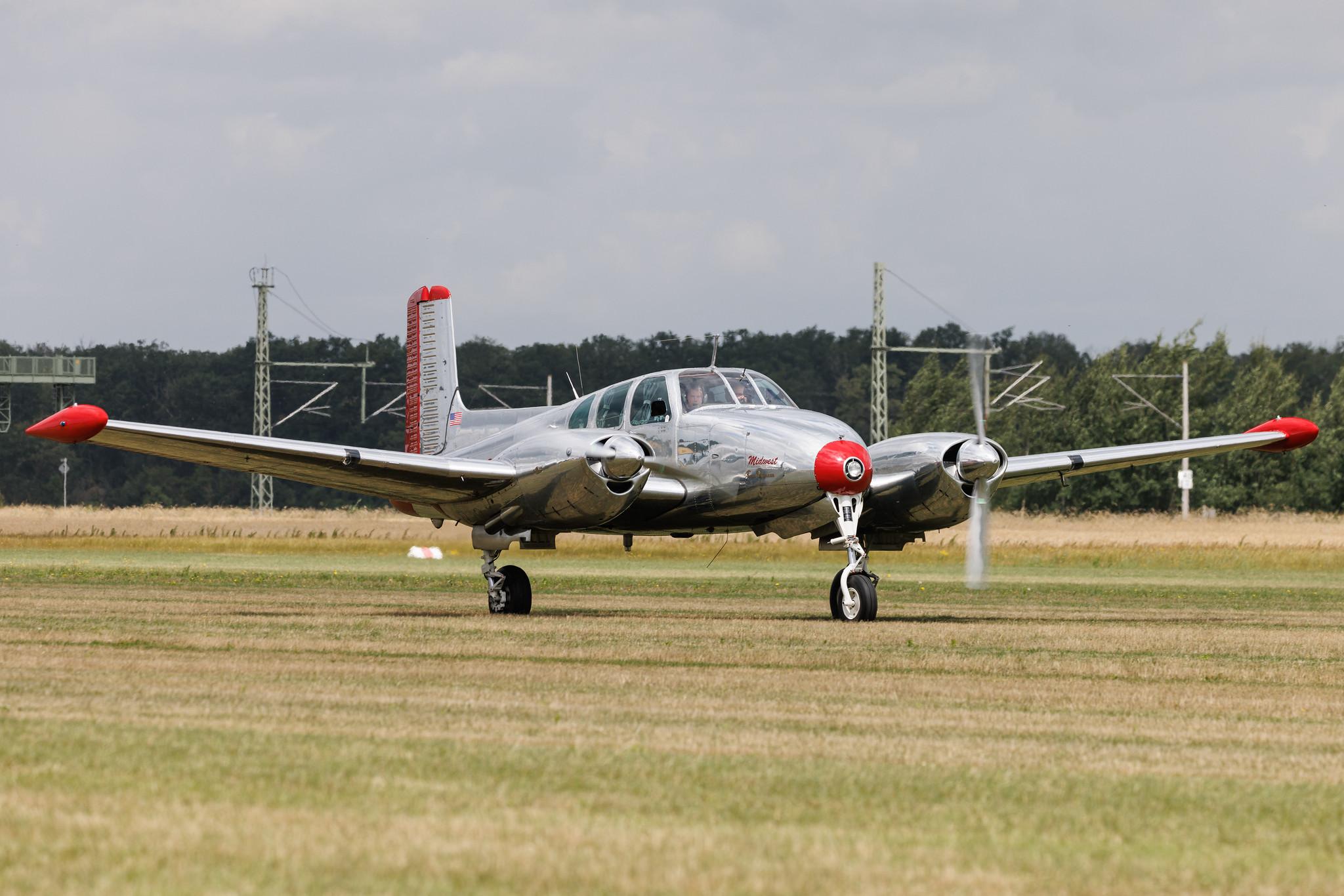 Flugplatz Bienenfarm: Private Owner | Beechcraft B50 Twin Bonanza | N3670B | MSN CH-63