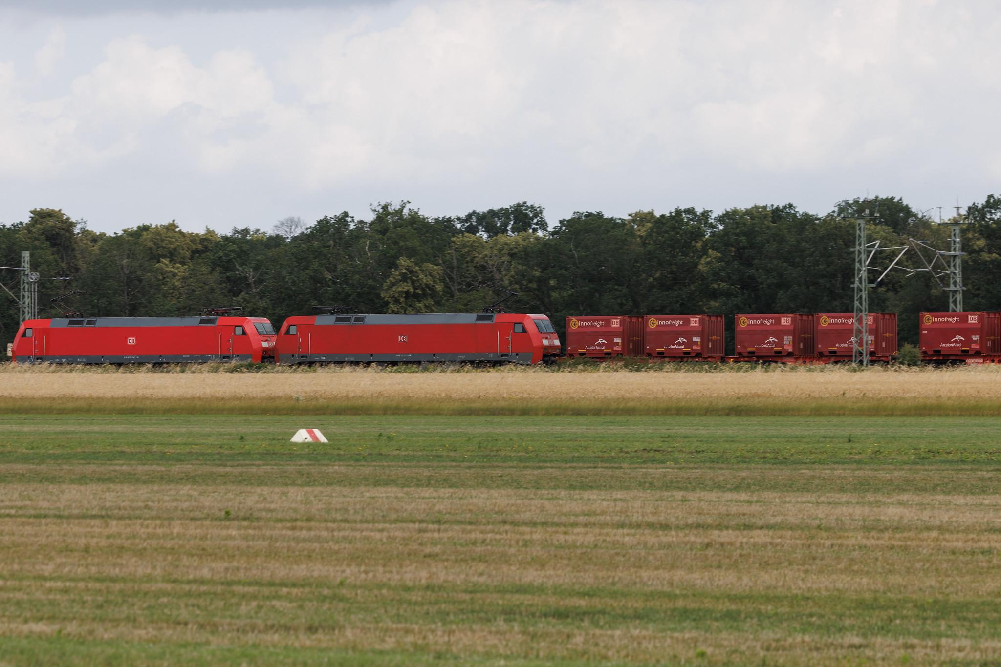 Flugplatz Bienenfarm: Güterzug