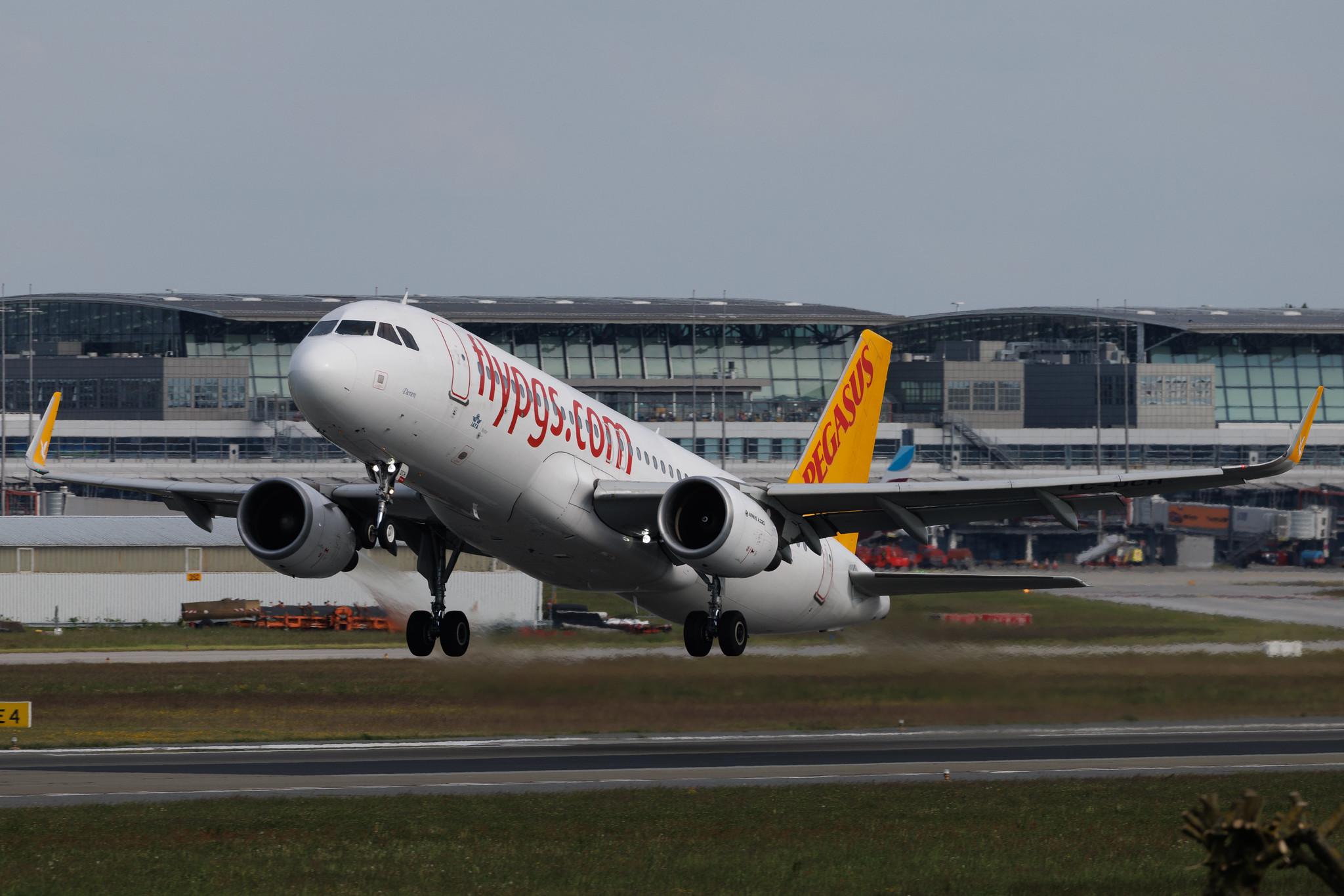 Hamburg Airport: Pegasus (PC / PGT) | Operator: Pegasus Airlines | Airbus A320-216 A320 | TC-DCH | MSN 06619