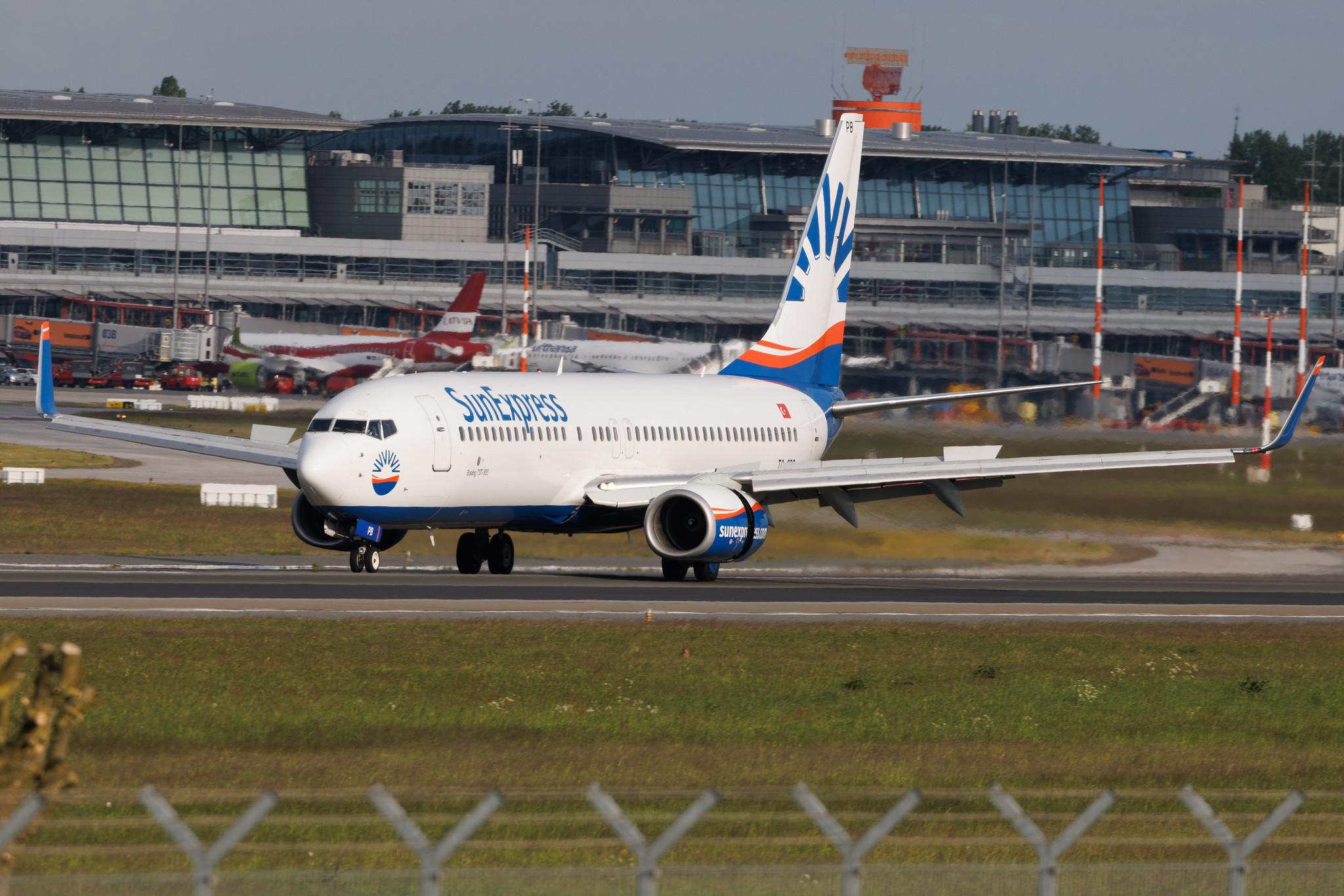 Hamburg Airport: SunExpress (XQ / SXS) | Boeing 737-86Q B738 | TC-SPB | MSN 30272