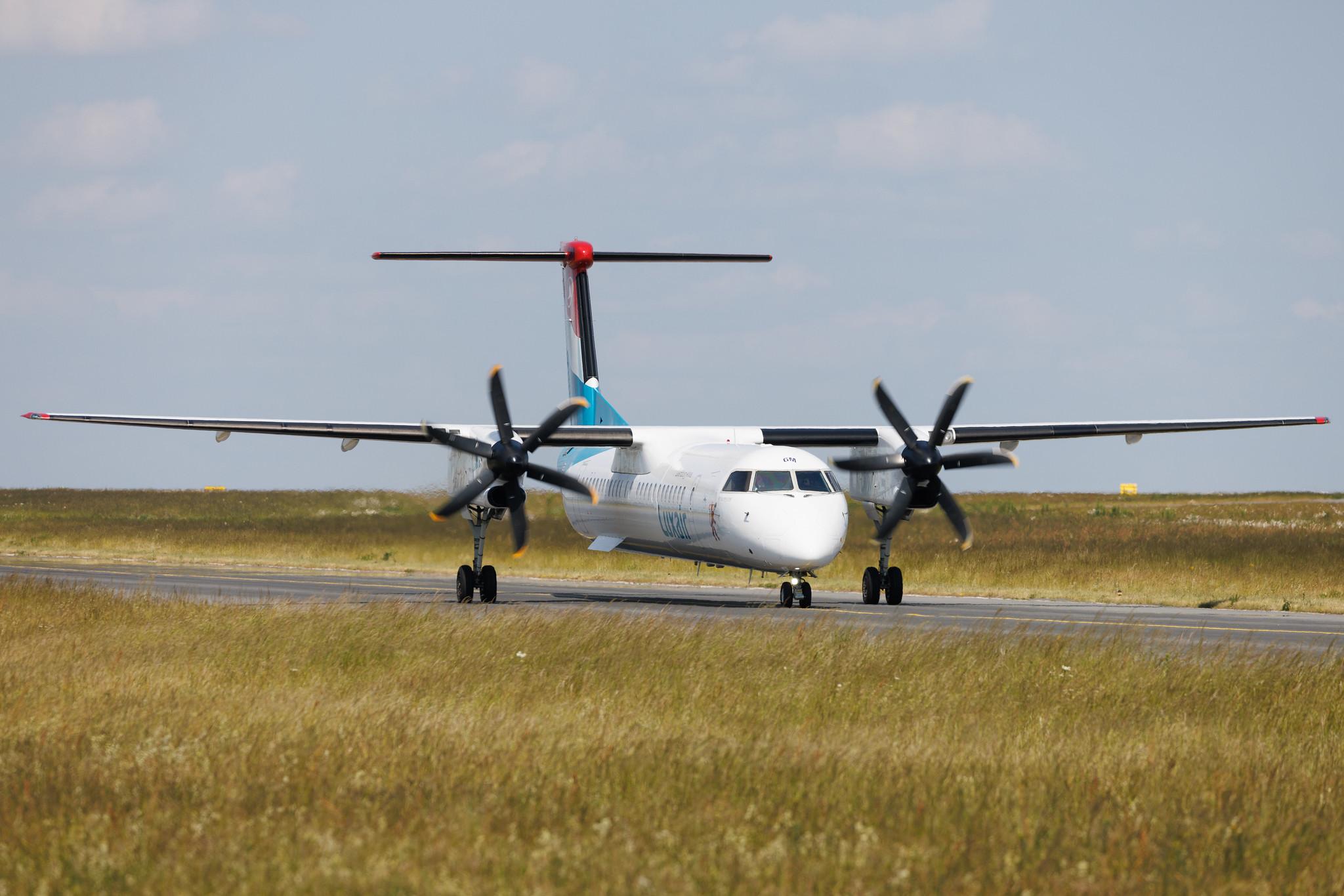 Luxembourg Findel Airport: Luxair (LG / LGL) | De Havilland Canada Dash 8-400 DH8D | LX-LGM | MSN 4425