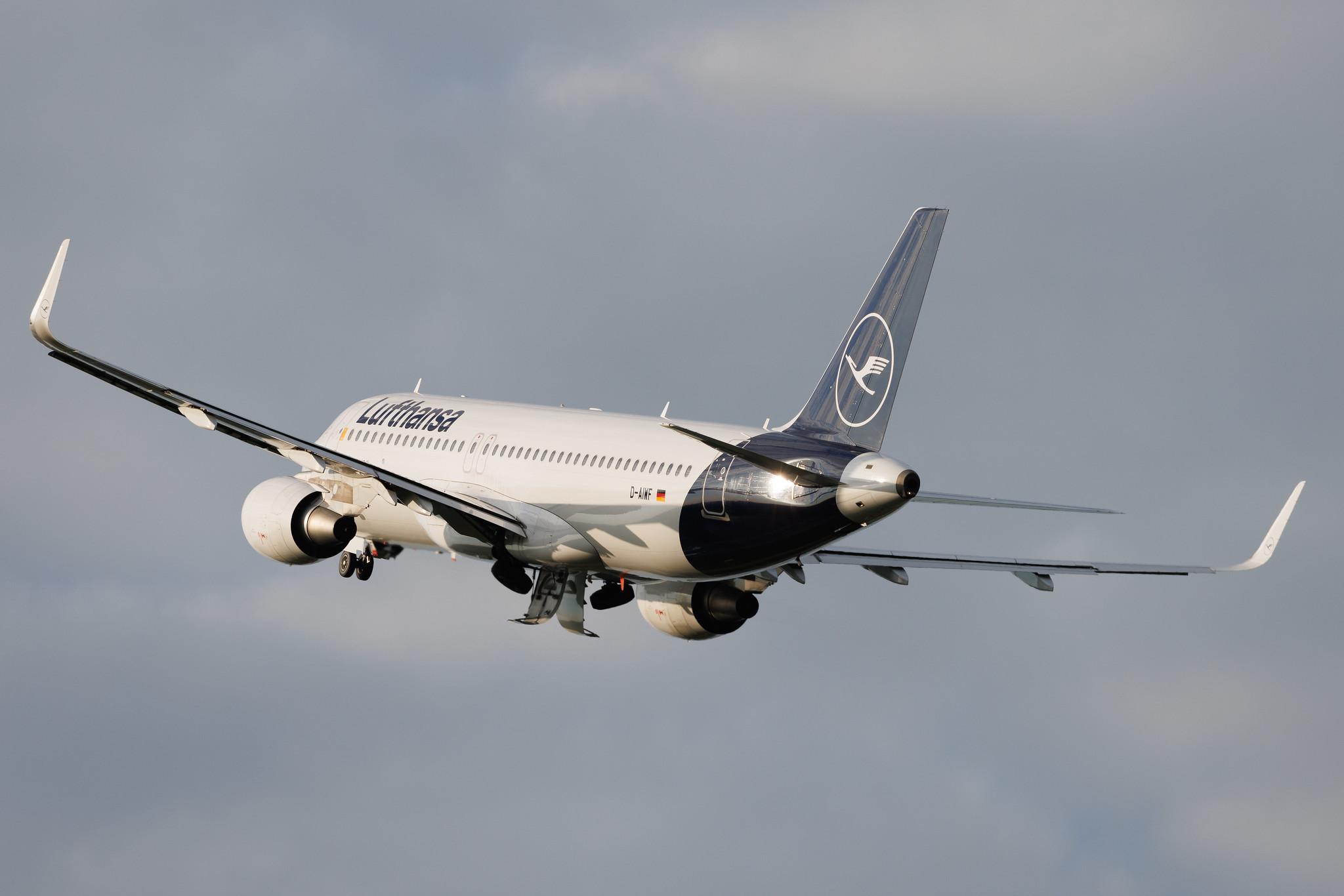 Hamburg Airport: Lufthansa (LH / DLH) | Airbus A320-214 A320 | D-AIWF | MSN 8853
