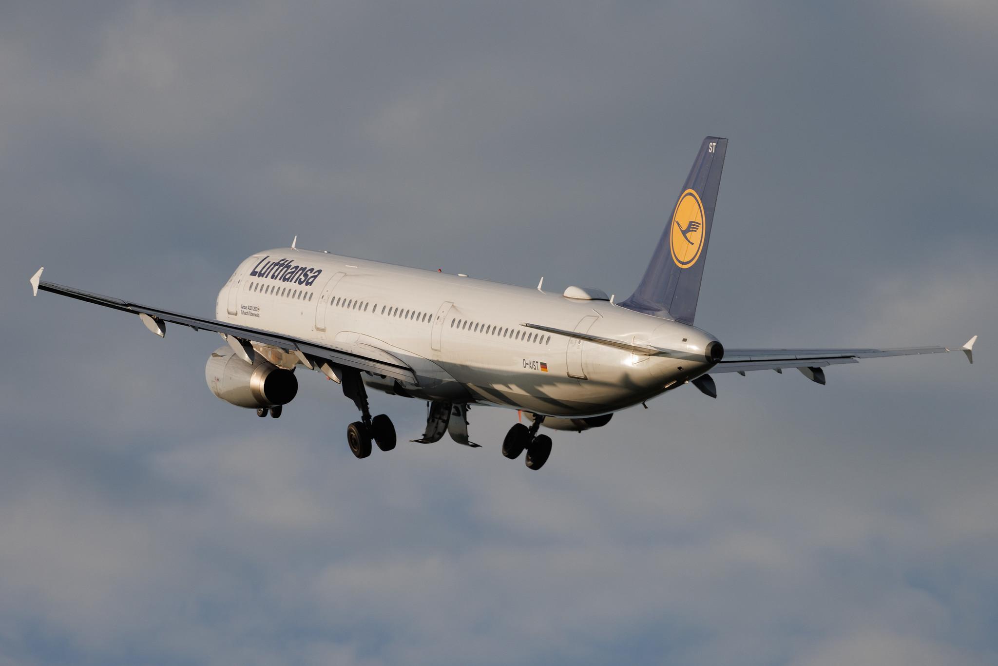 Hamburg Airport: Lufthansa (LH / DLH) | Airbus A321-231 A321 | D-AIST | MSN 4005